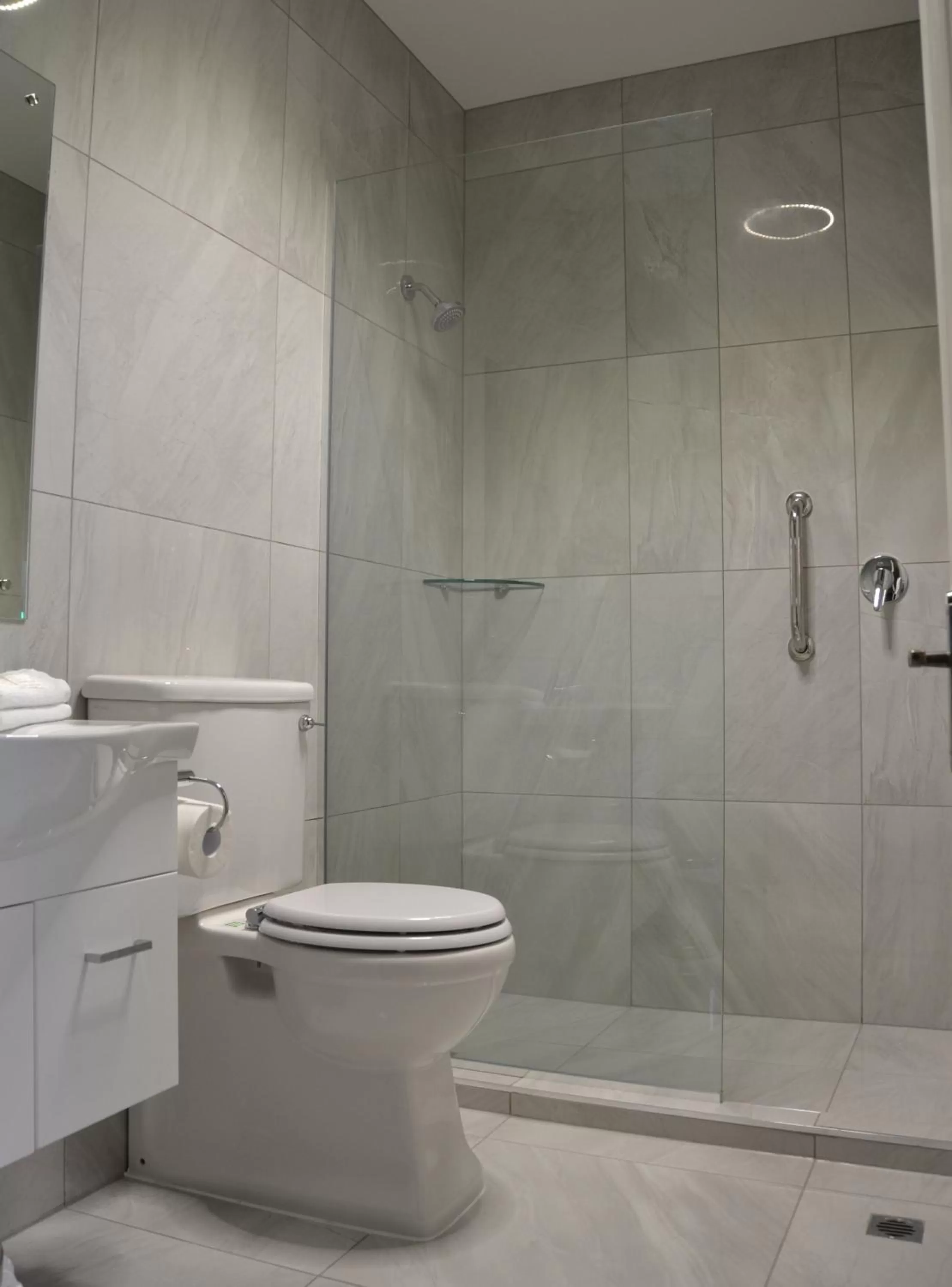 Bathroom in Brydone Hotel Oamaru