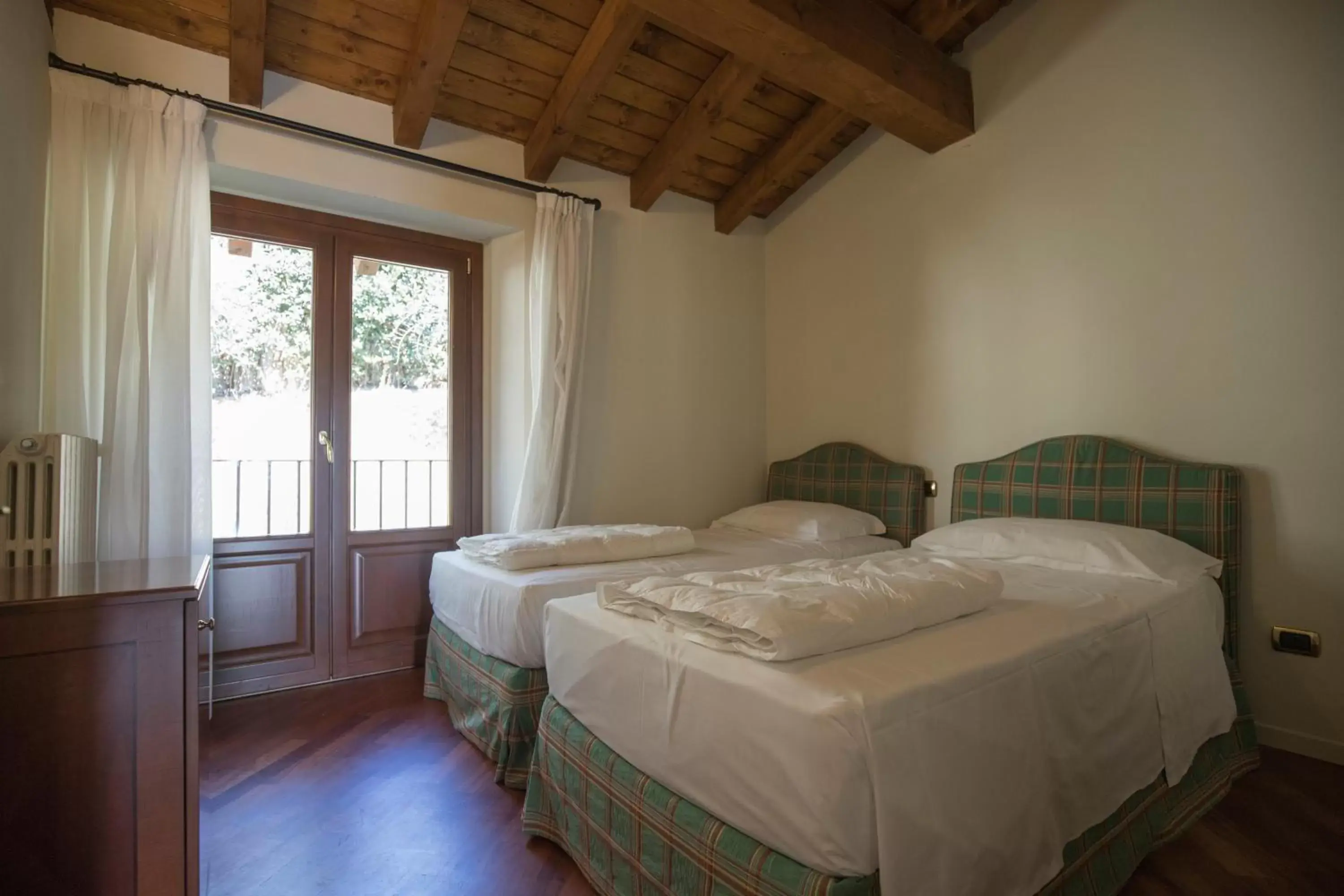 Bedroom, Bed in Apartments Golf Bogliaco