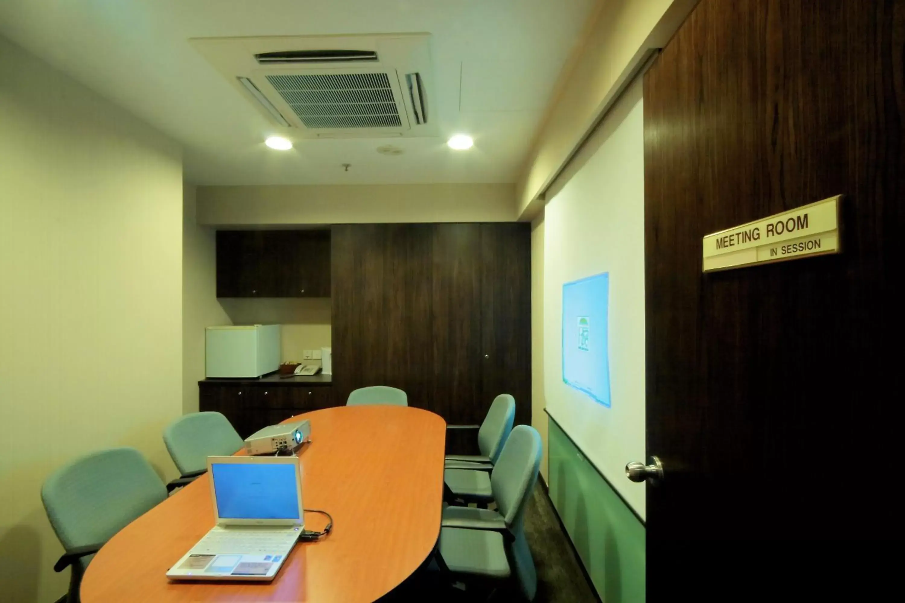 Business facilities in Hotel Bencoolen Singapore