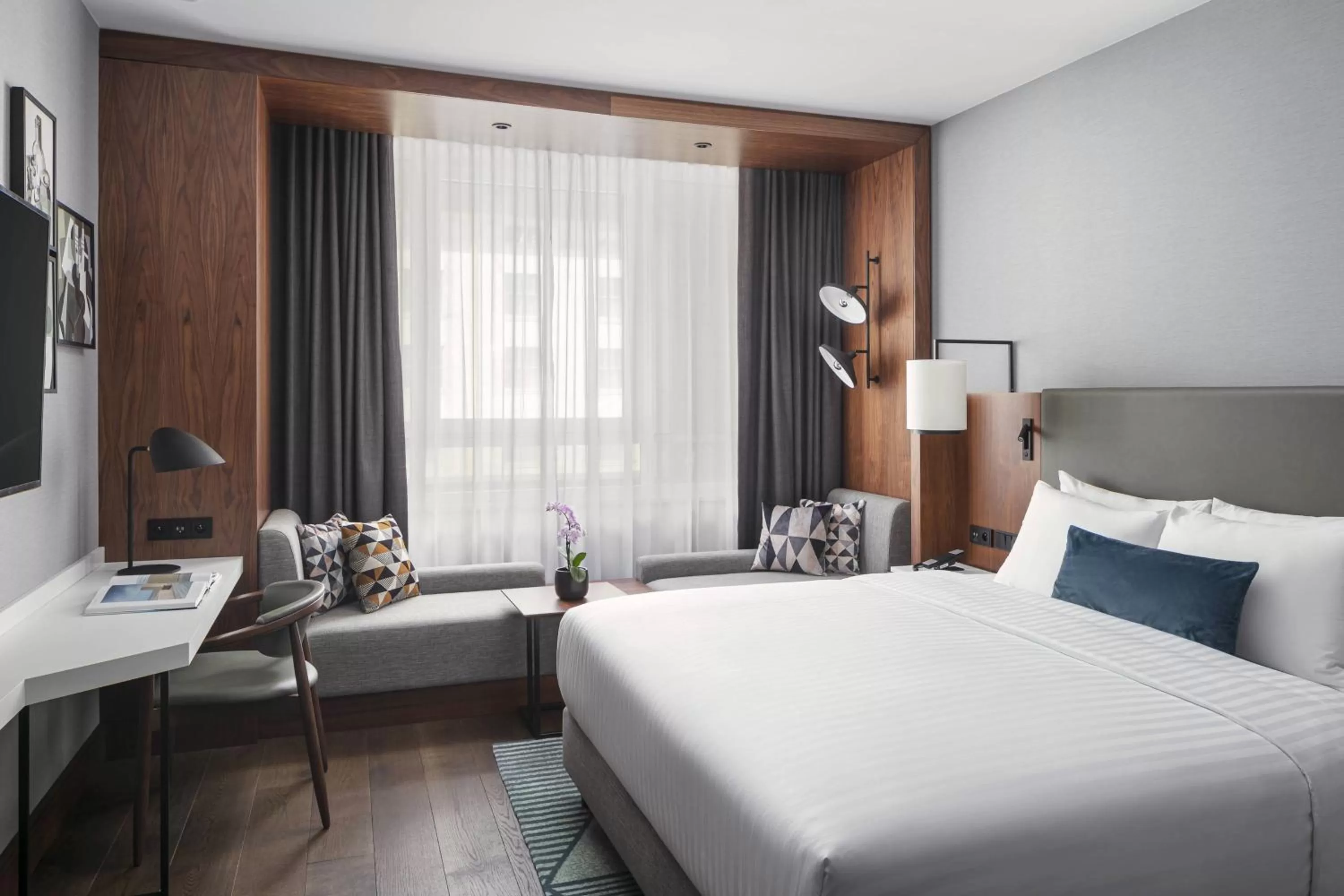 Photo of the whole room, Bed in Prague Marriott Hotel