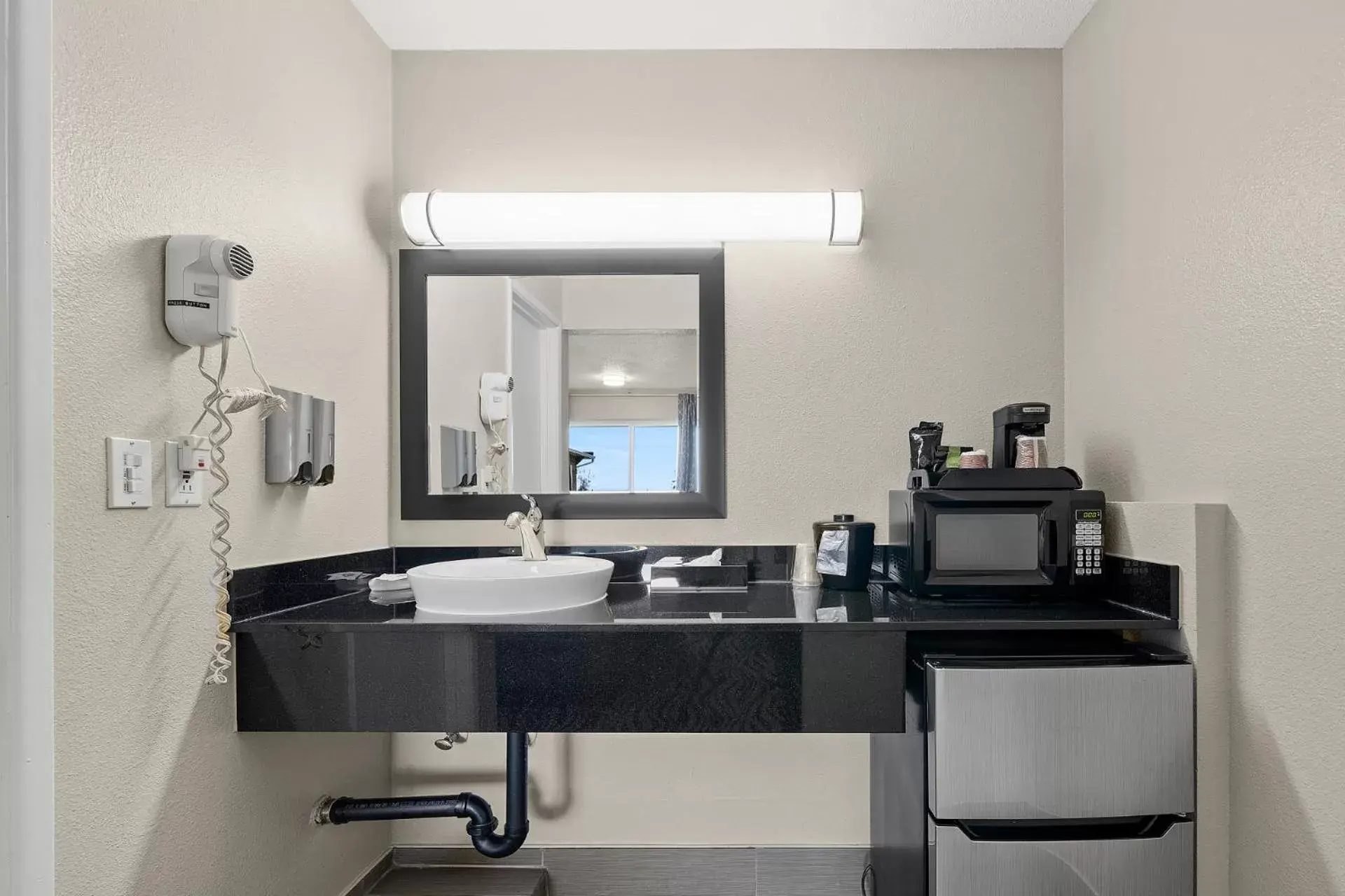 Bathroom in Astoria Rivershore Motel