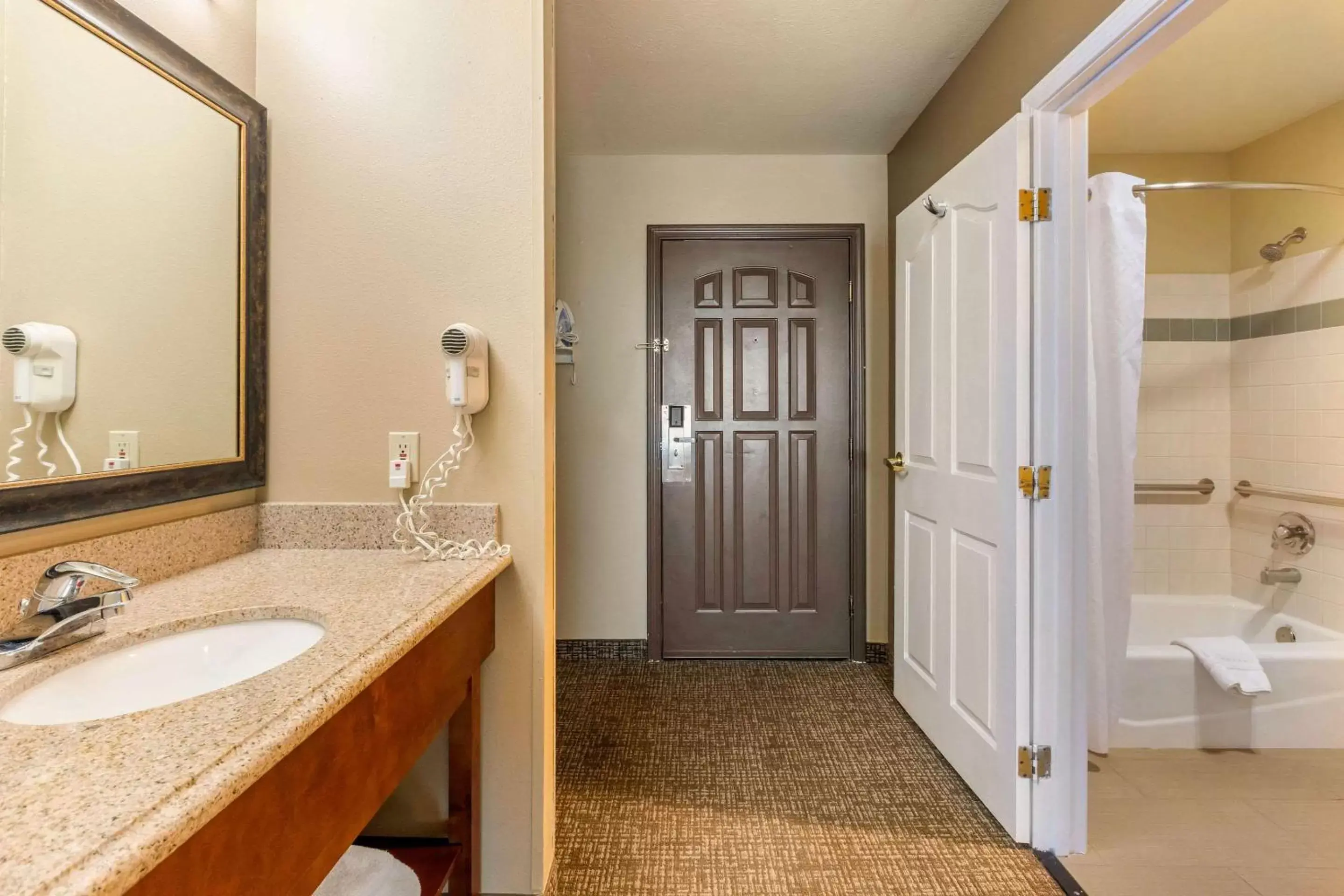 Photo of the whole room, Bathroom in Comfort Inn & Suites El Centro I-8