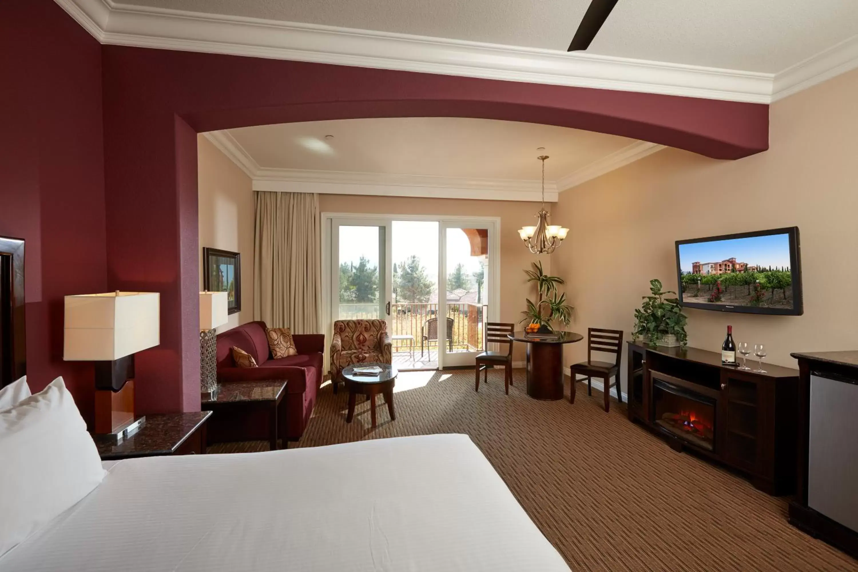 Bedroom, TV/Entertainment Center in South Coast Winery Resort & Spa