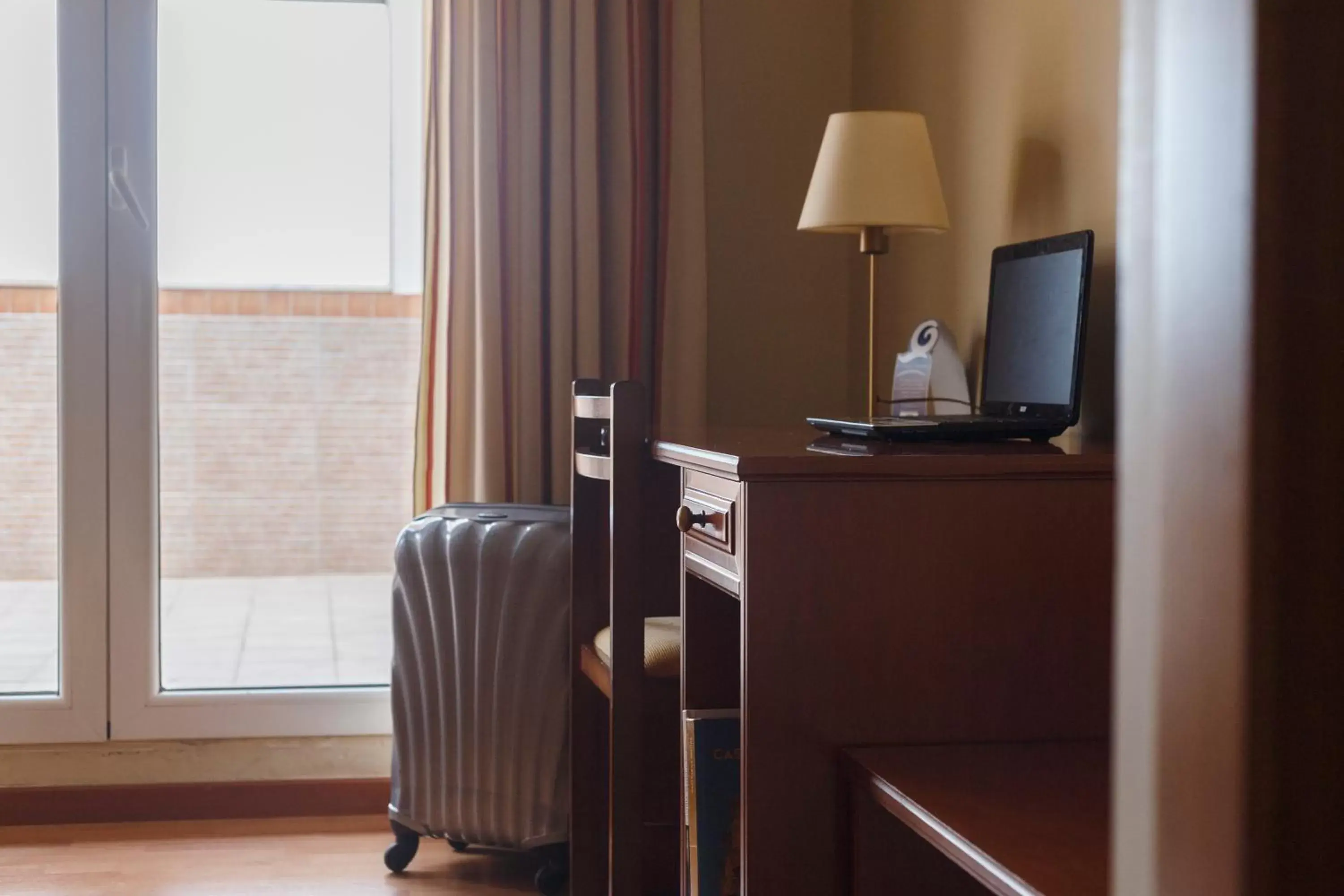 Bedroom, TV/Entertainment Center in Hotel Restaurante Emilio