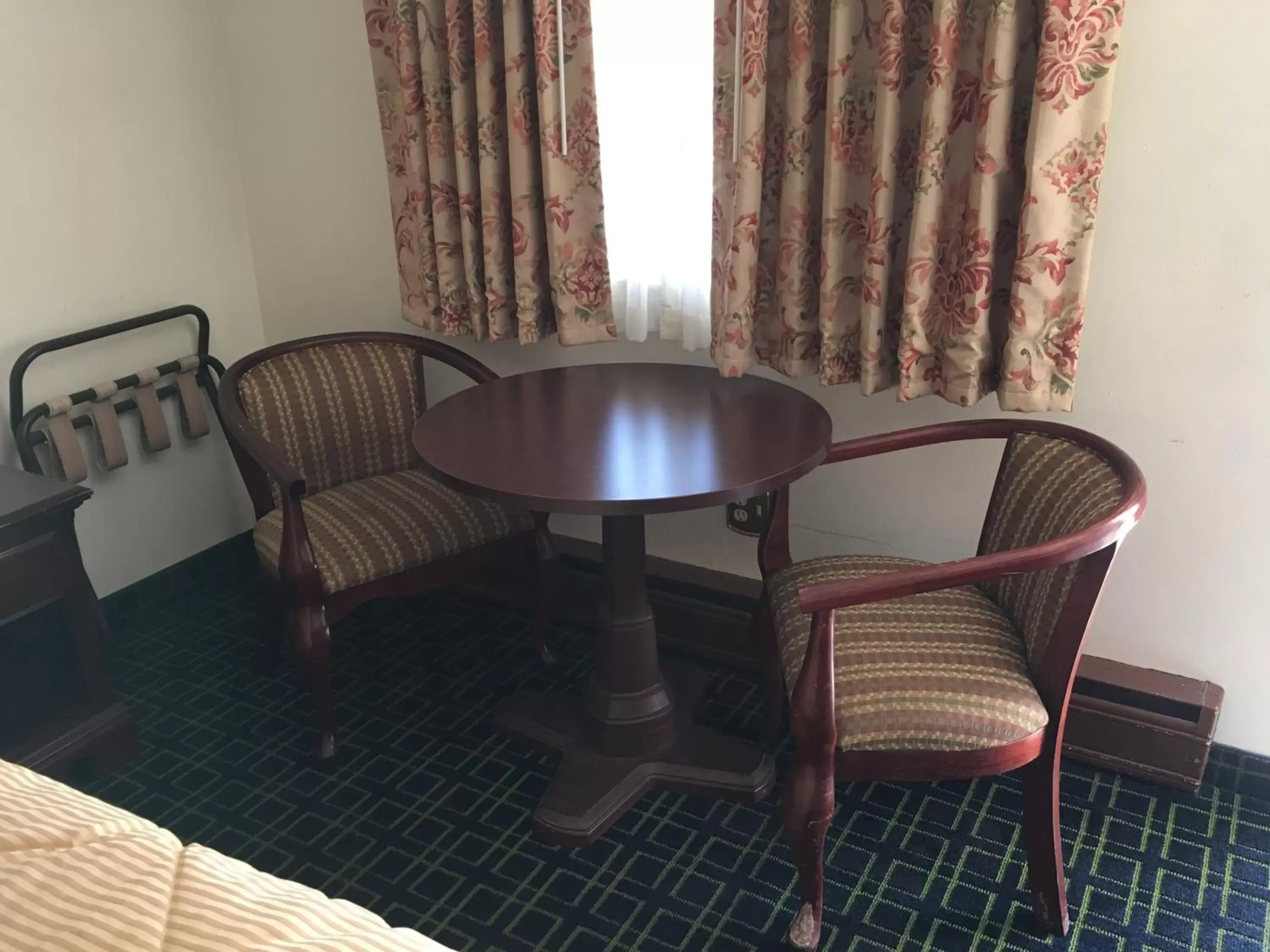 Day, Seating Area in Red Carpet Inn - Gettysburg