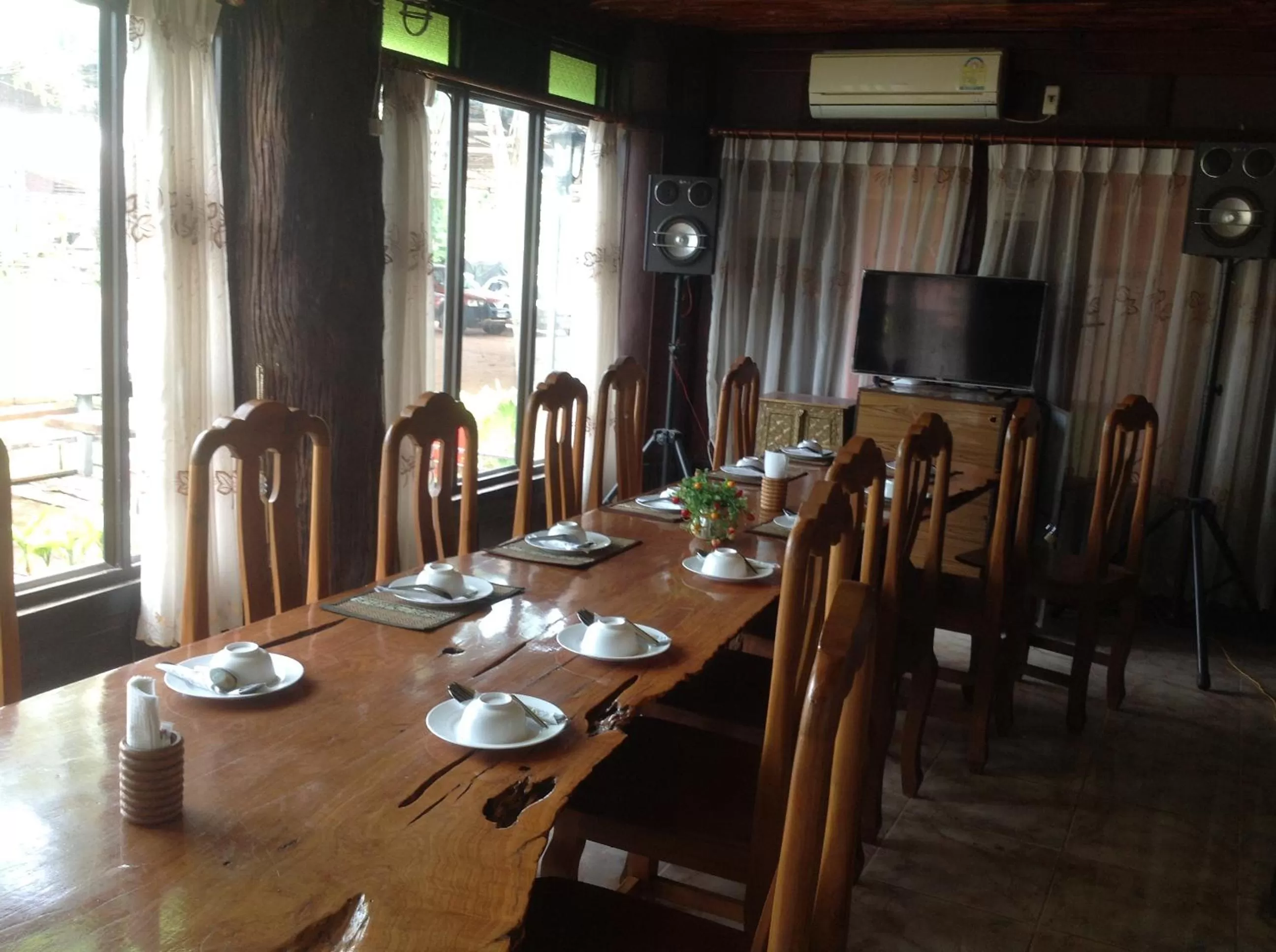 Restaurant/places to eat in Happy Resort Bandung