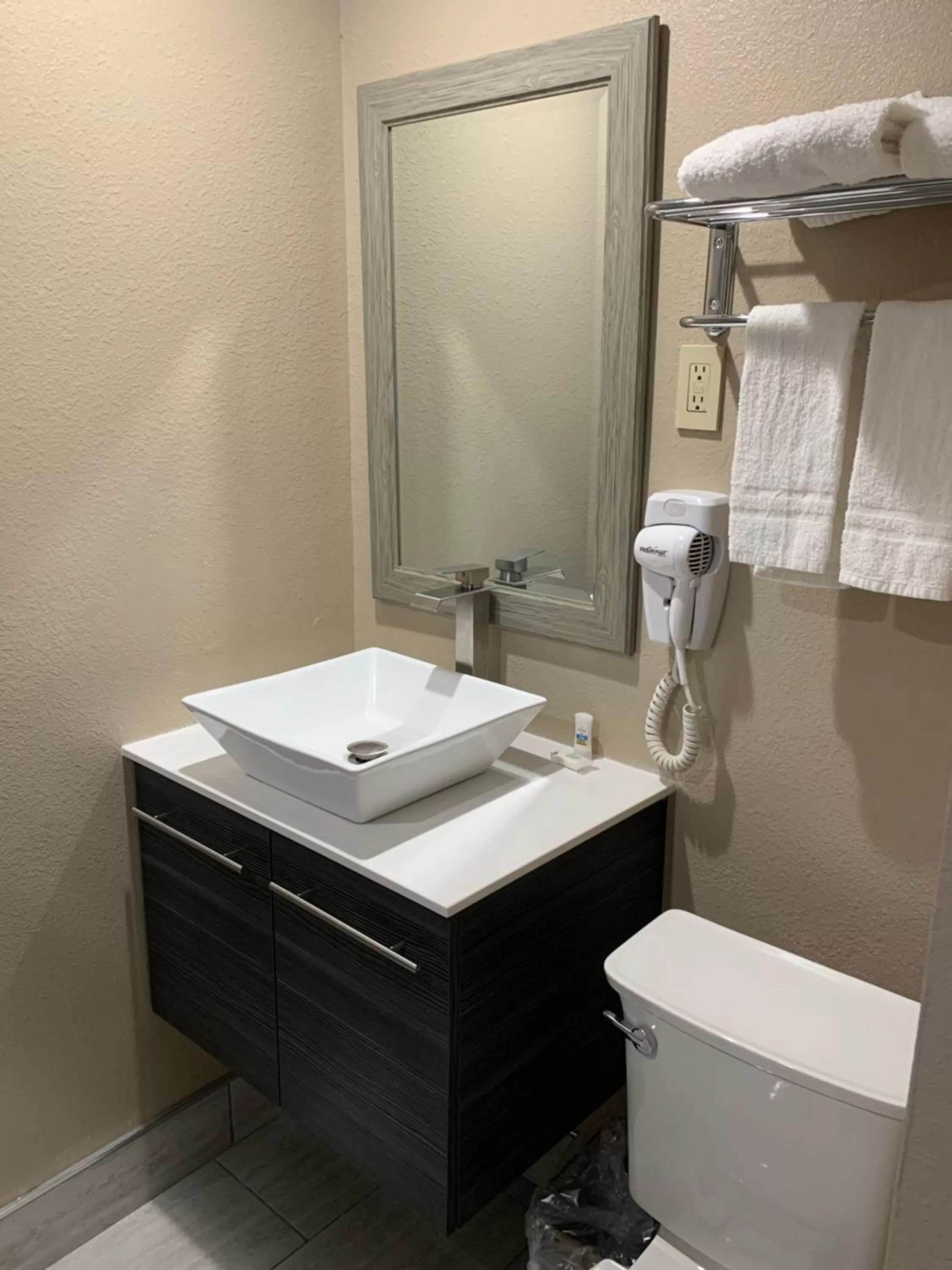 Bathroom in Black Jack Inn