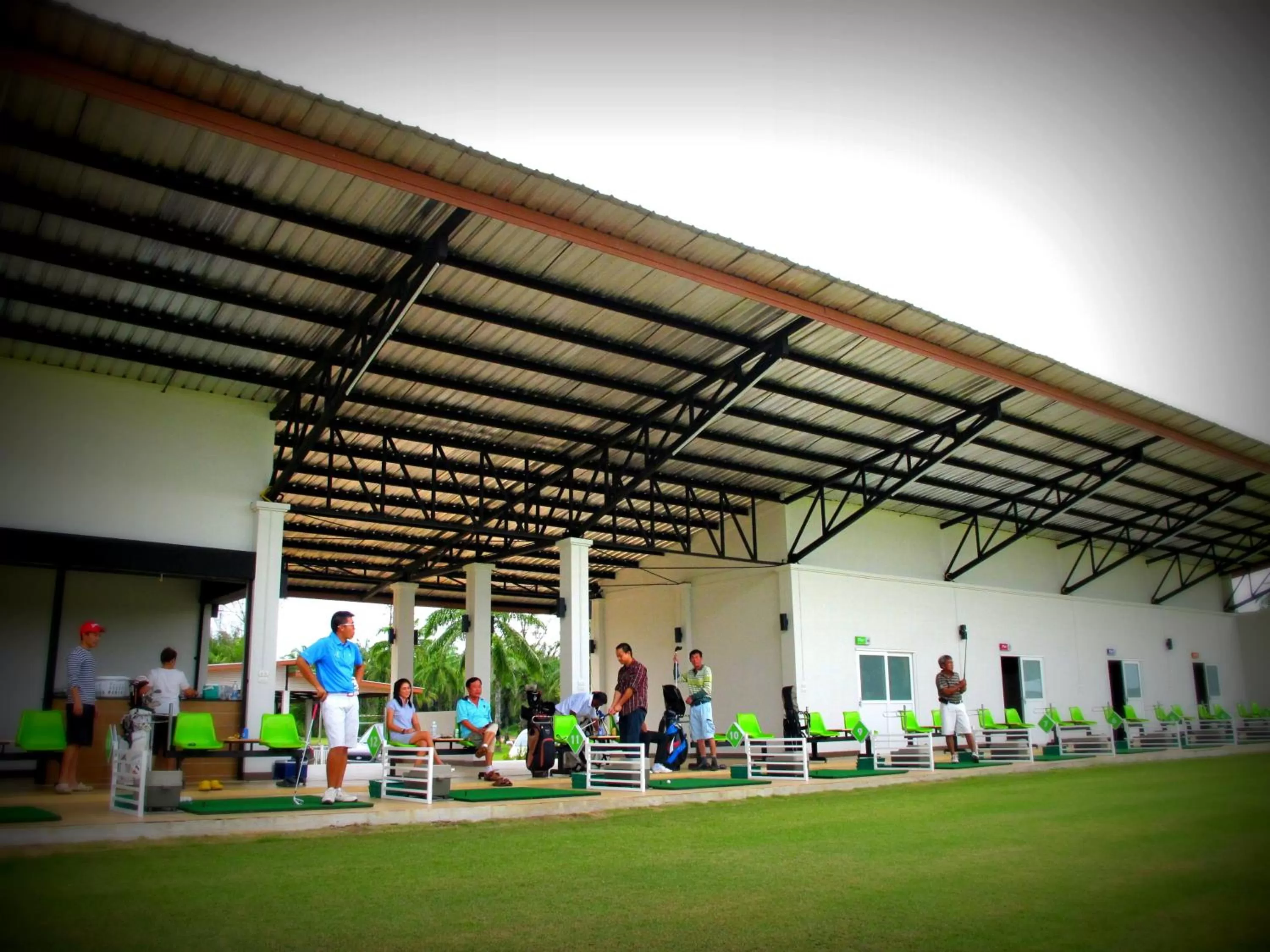 Palm Driving Range & Resort