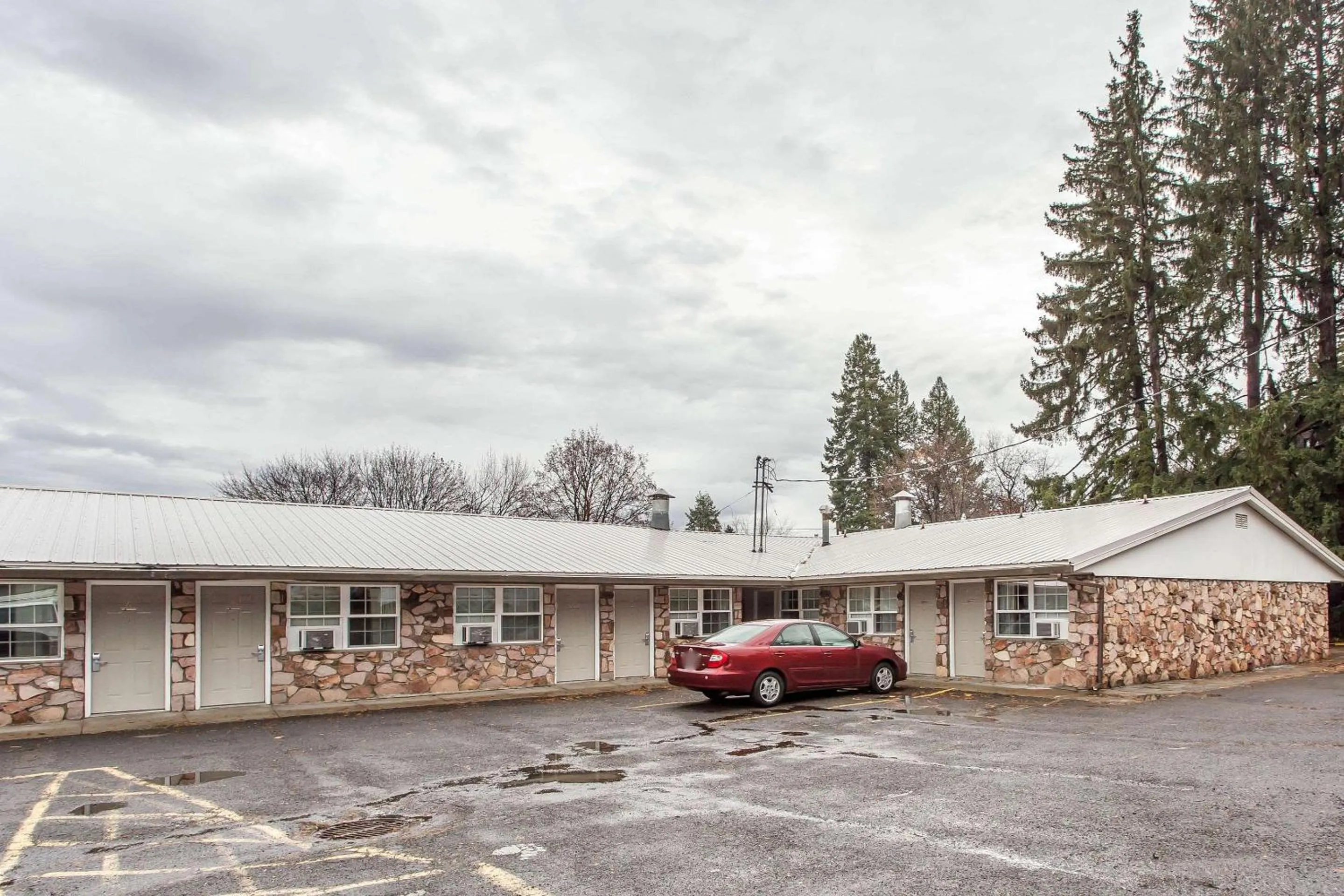 Property building in Rodeway Inn