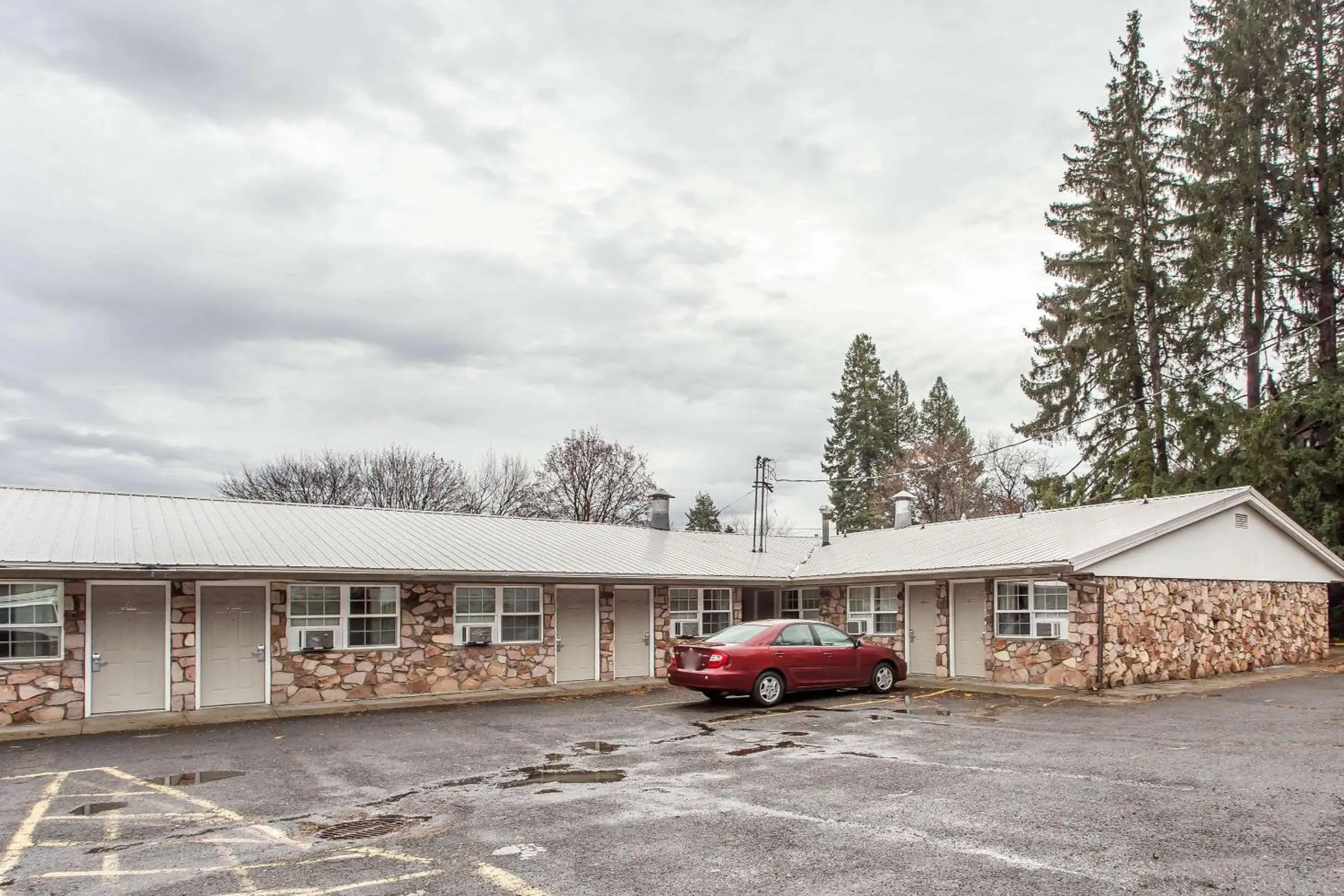 Property building in Rodeway Inn Property building in Rodeway Inn