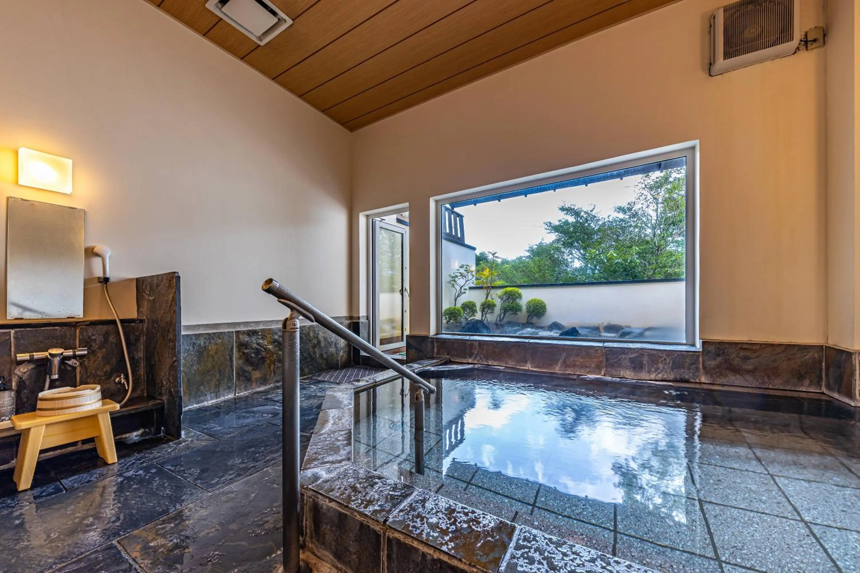 Public Bath in Sengokuhara Shinanoki Ichinoyu