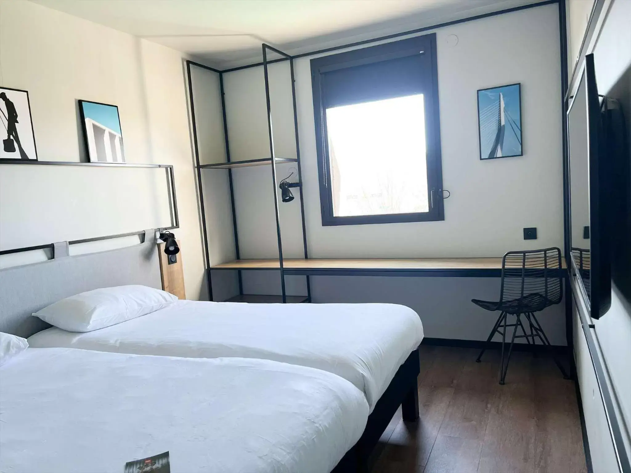 Bedroom, Bed in Ibis Lunel Petite Camargue