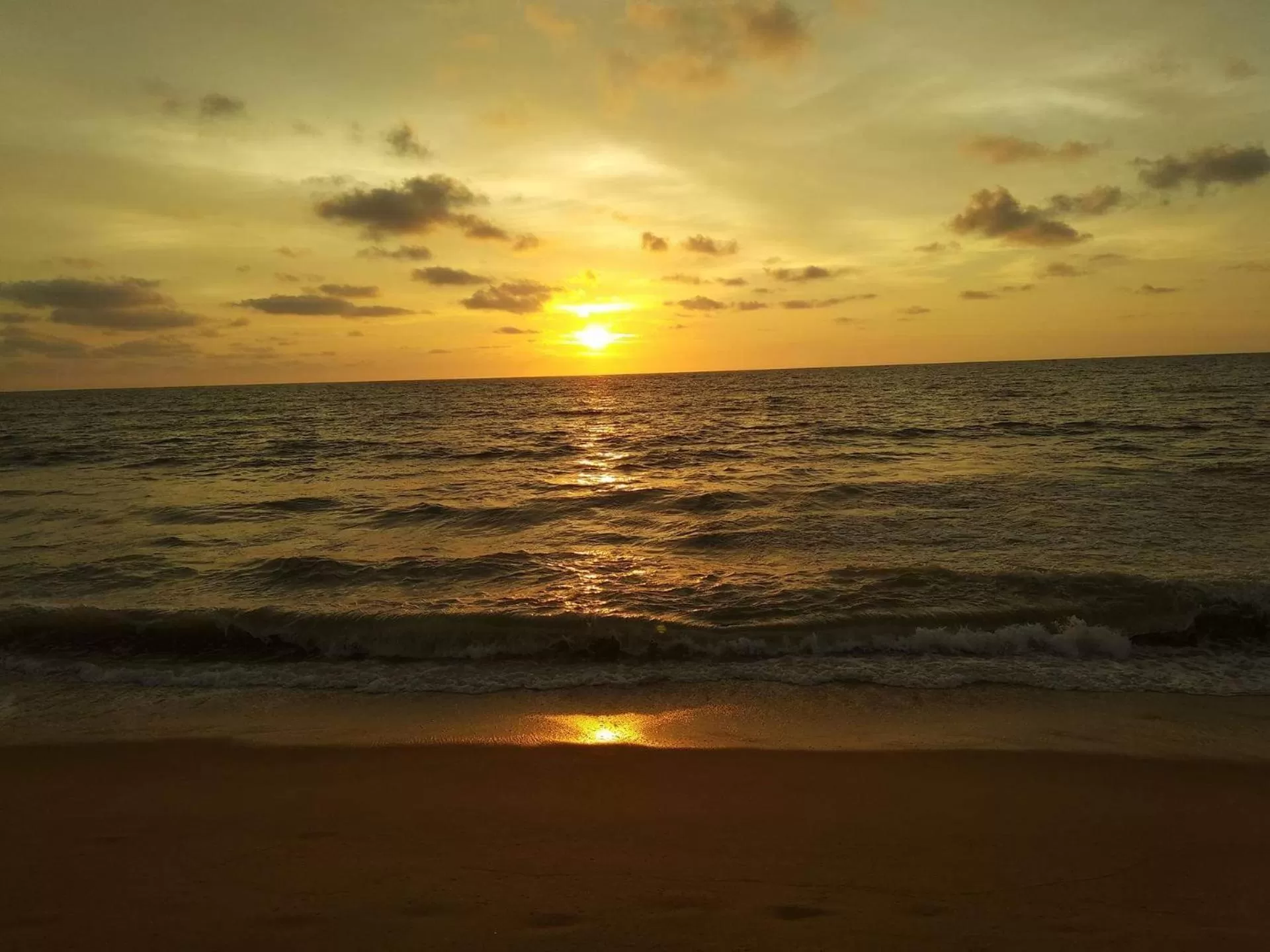 Sunrise/Sunset in Ocean Gate Negombo