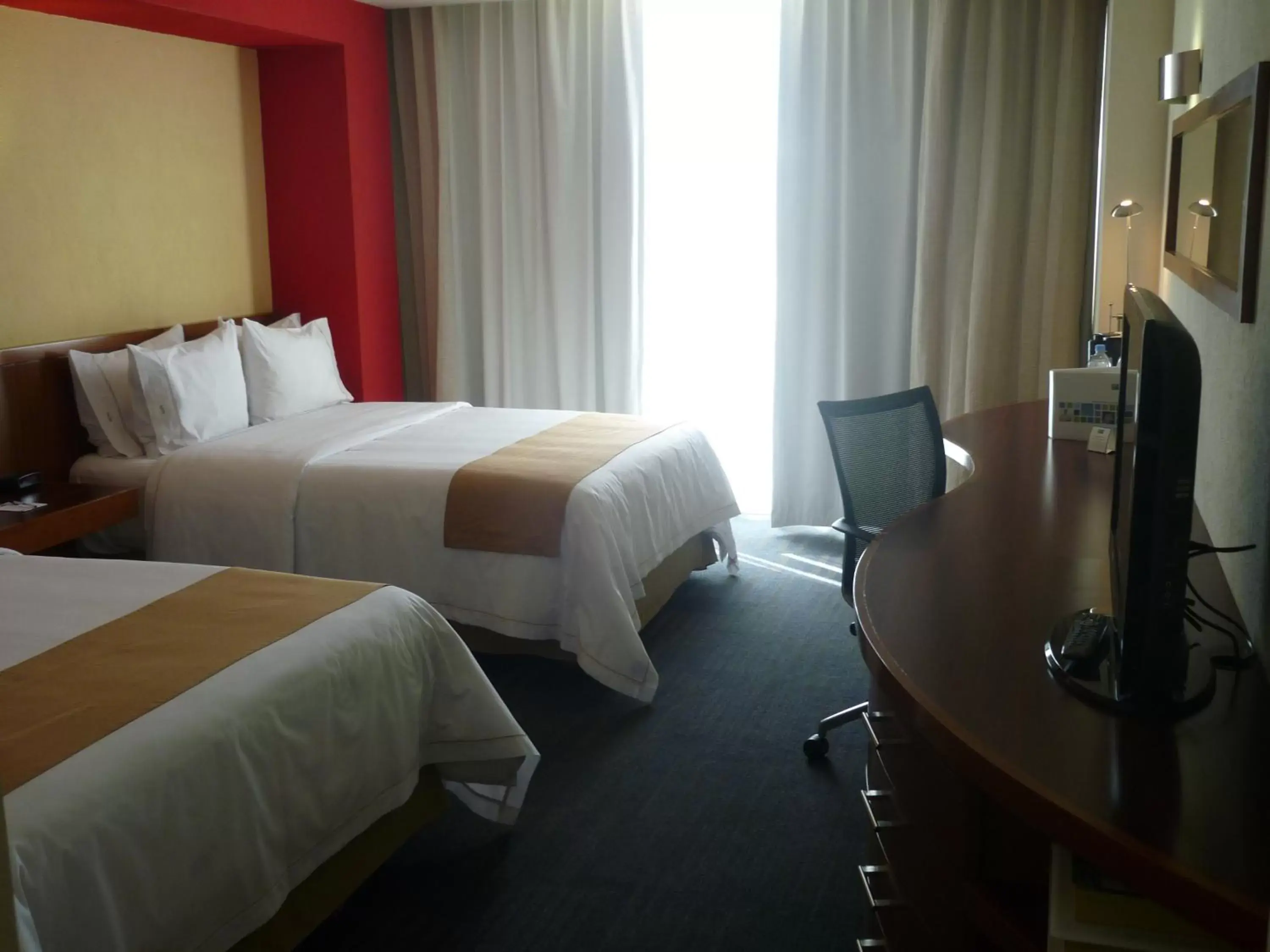 Photo of the whole room, Bed in Holiday Inn Express Guadalajara Expo, an IHG Hotel