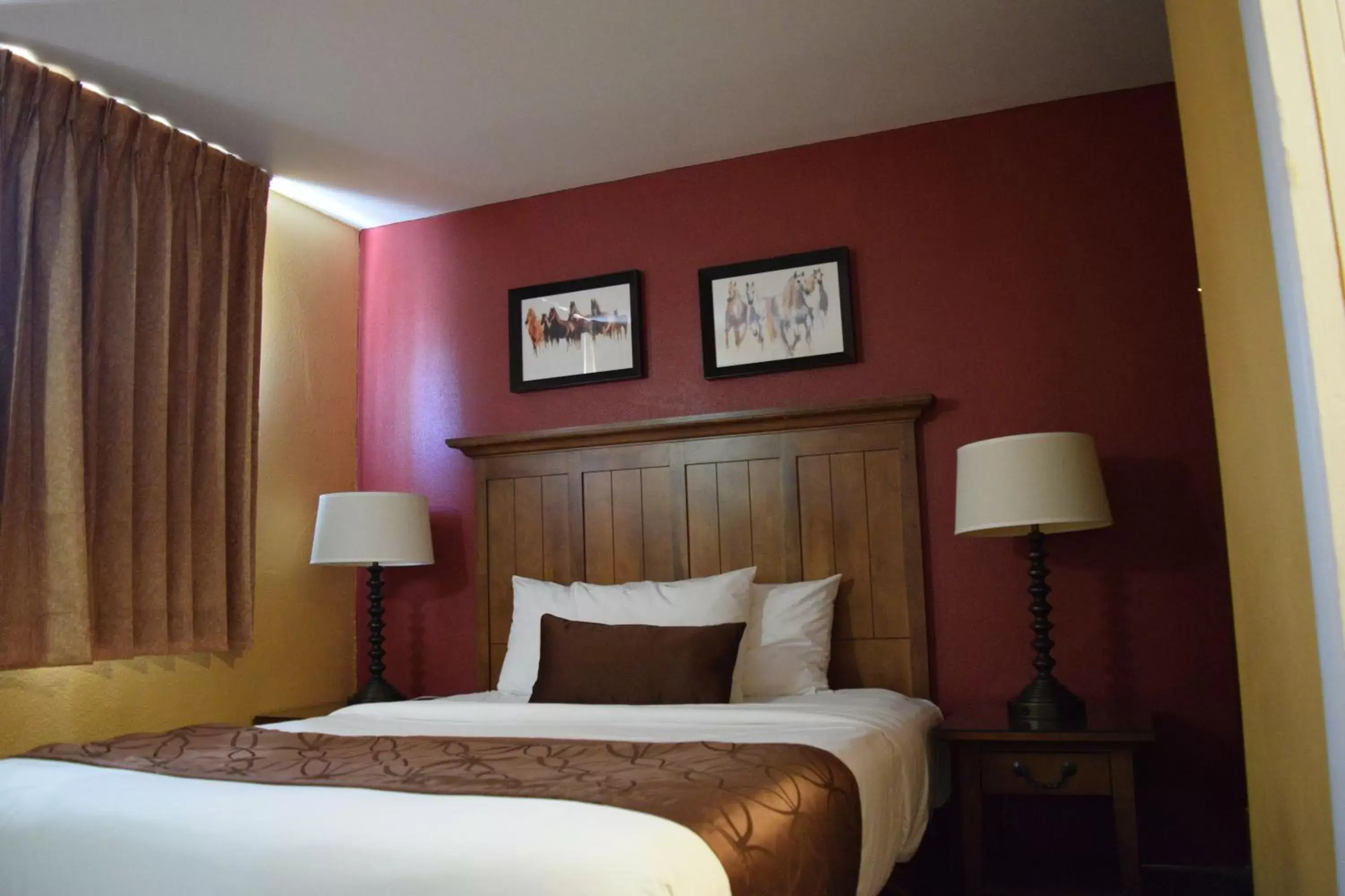 Bedroom, Bed in Royal Victorian Motel