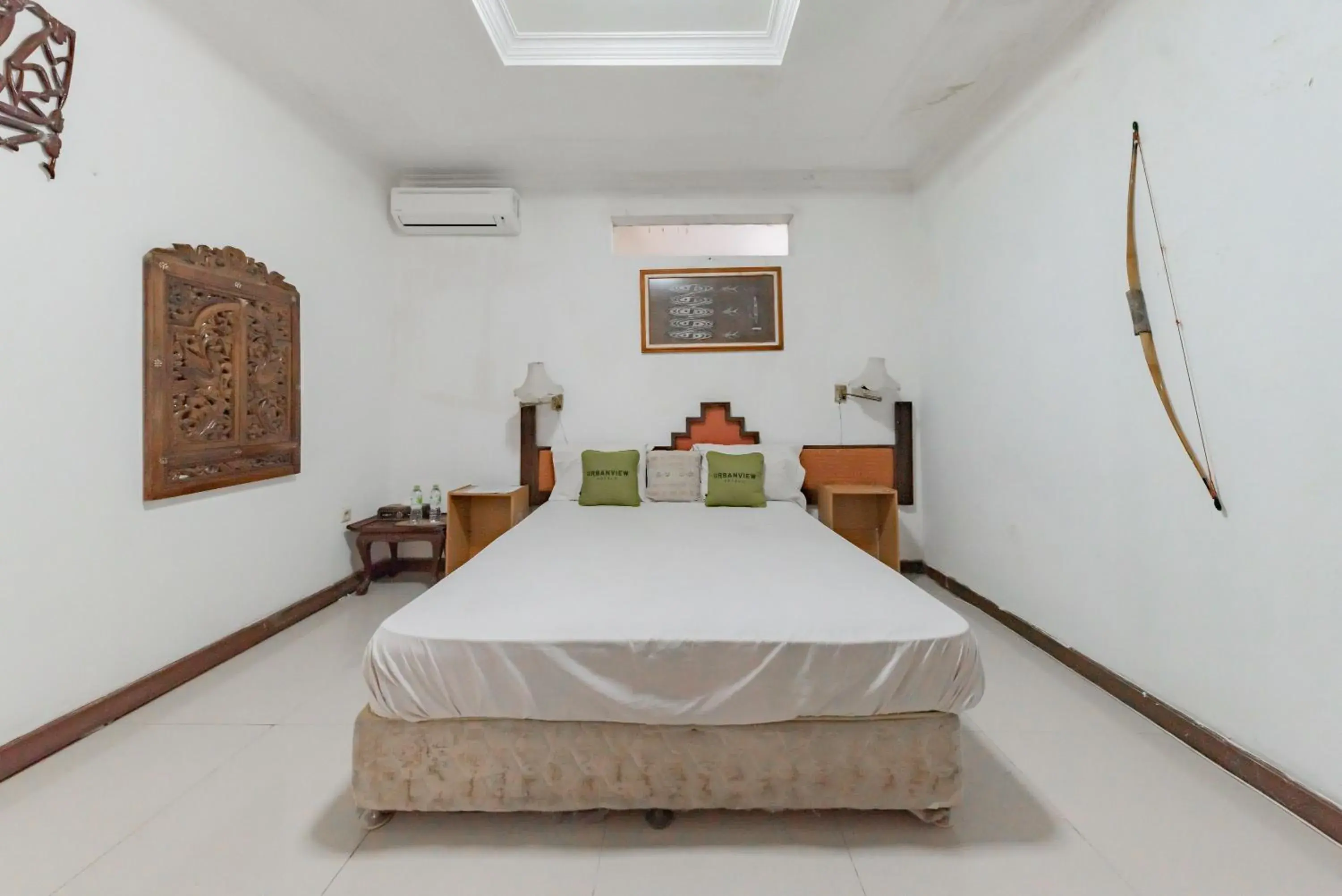 Bedroom, Bed in Urbanview De Ethnic Hotel Bandung