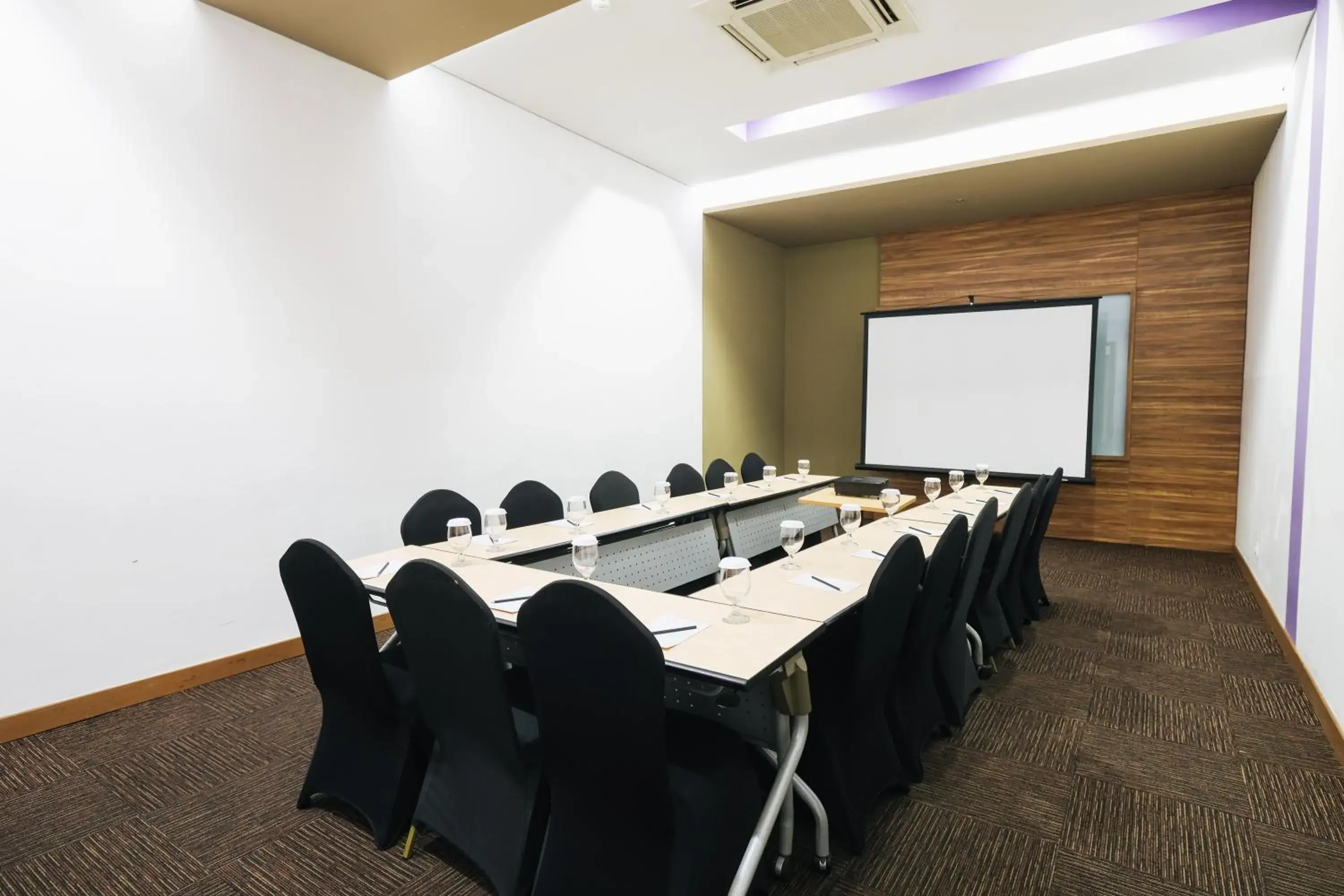 Meeting/conference room in Luminor Hotel Metro Indah - Bandung by WH