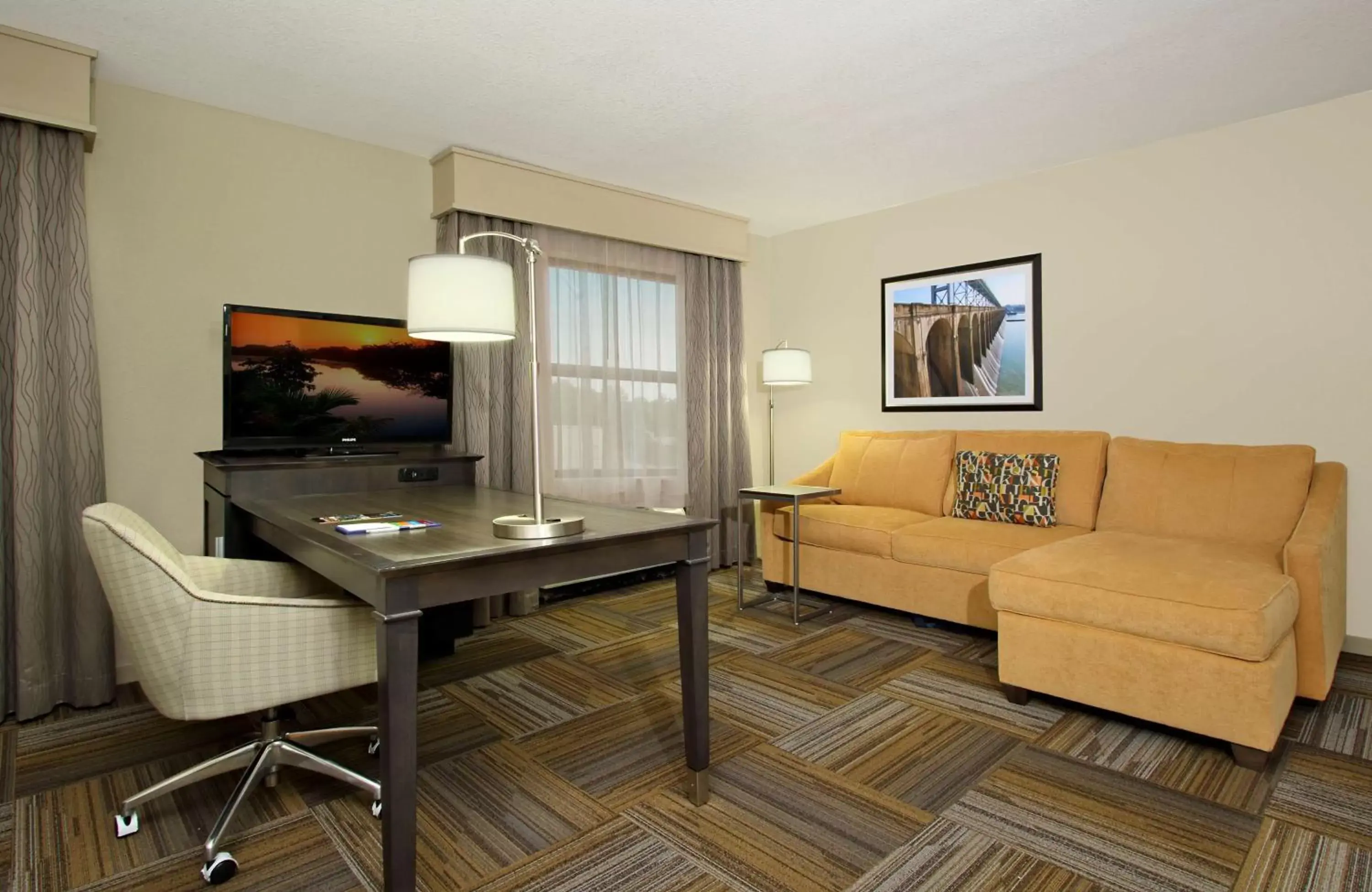 Living room, Seating Area in Hampton Inn & Suites-Florence Downtown