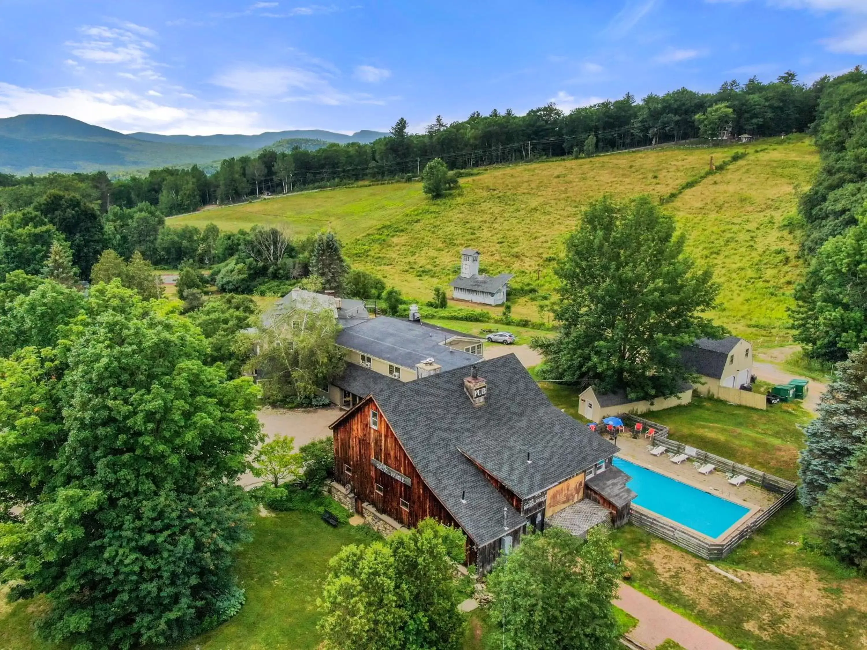 View (from property/room), Bird's-eye View in Whitney's Inn