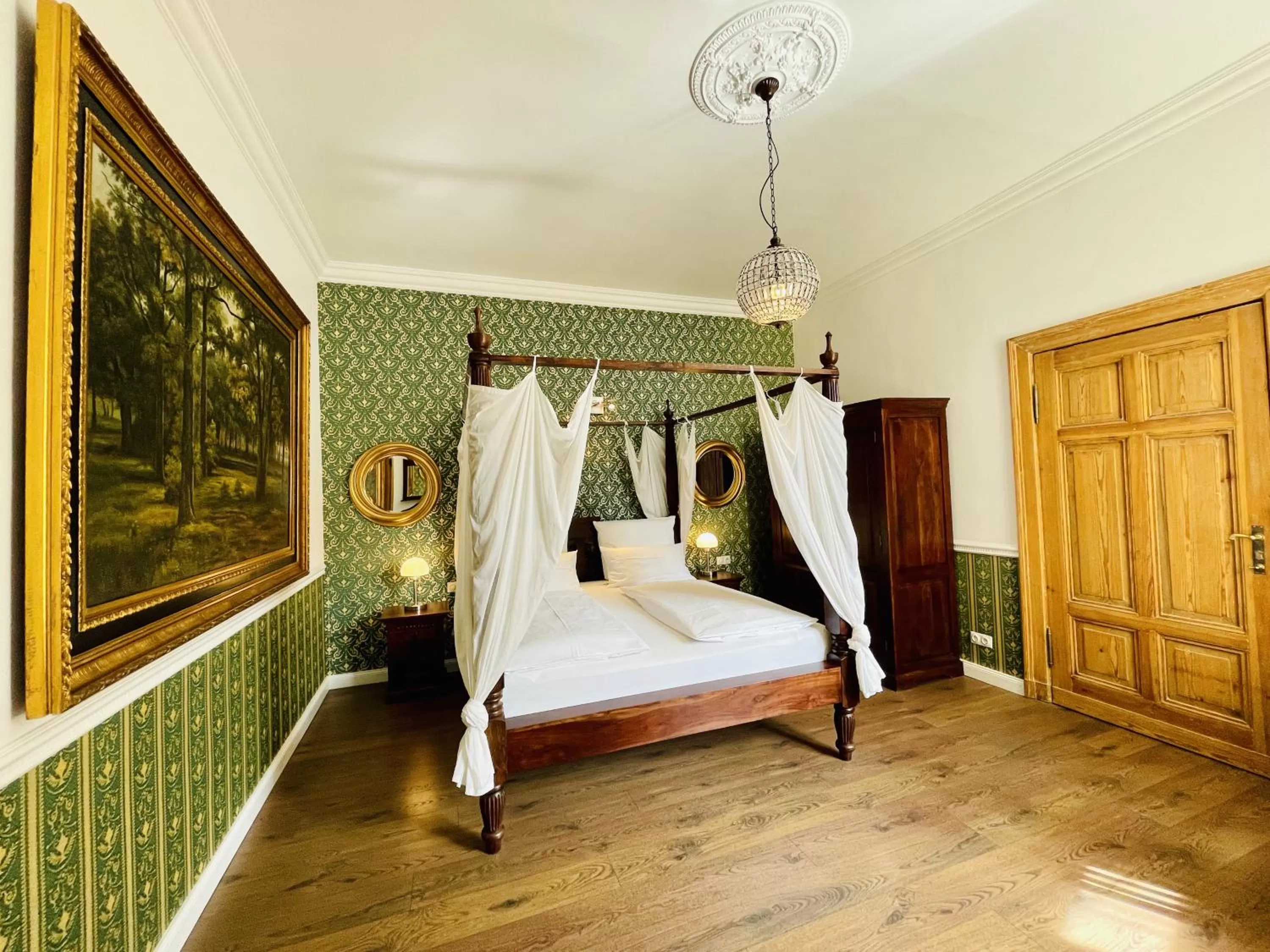 Photo of the whole room, Bed in Garden Living - Boutique Hotel