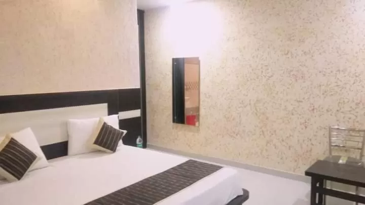 Photo of the whole room, Bed in Rama HS