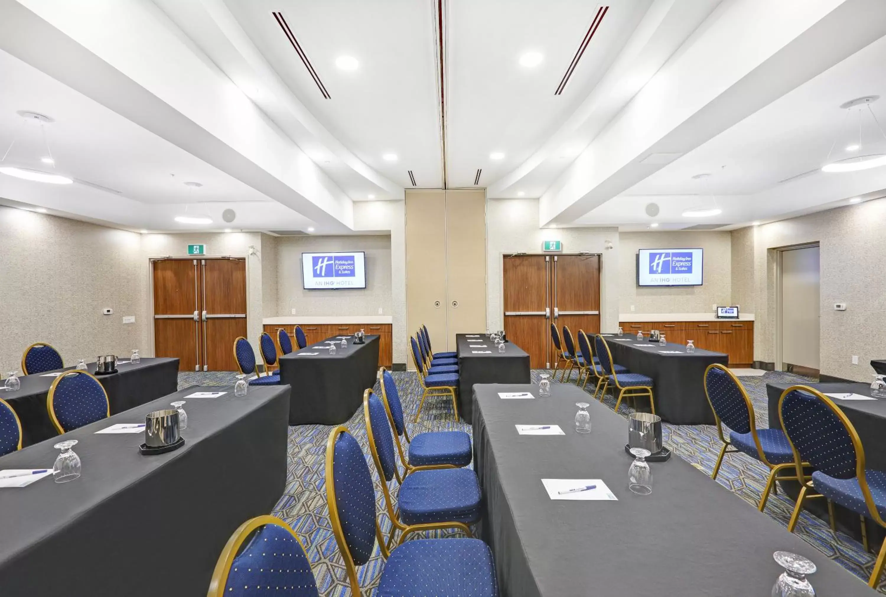 Meeting/conference room in Holiday Inn Express Hotel & Suites - Woodstock, an IHG Hotel