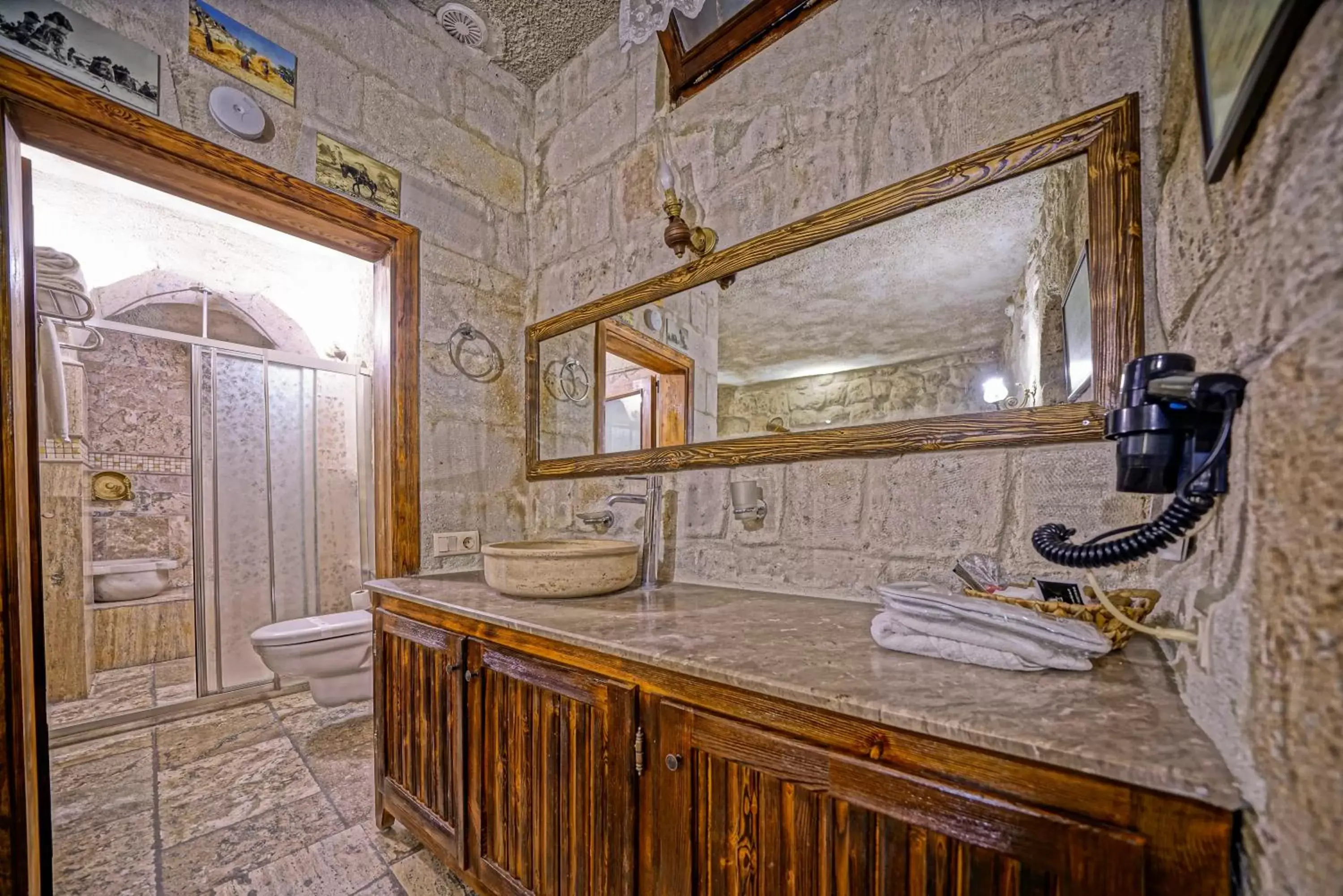 Bathroom in Maccan Cave Hotel