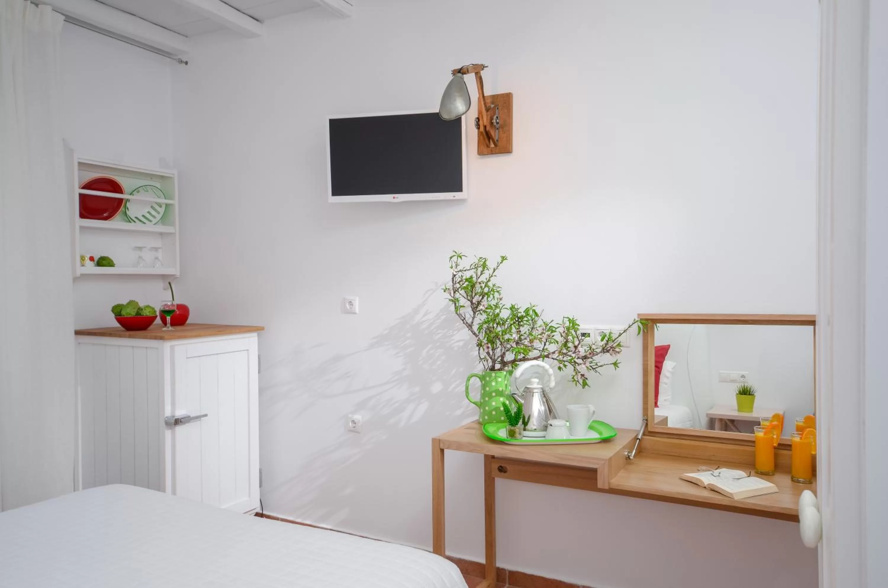 TV and multimedia, Bed in Adriani Hotel