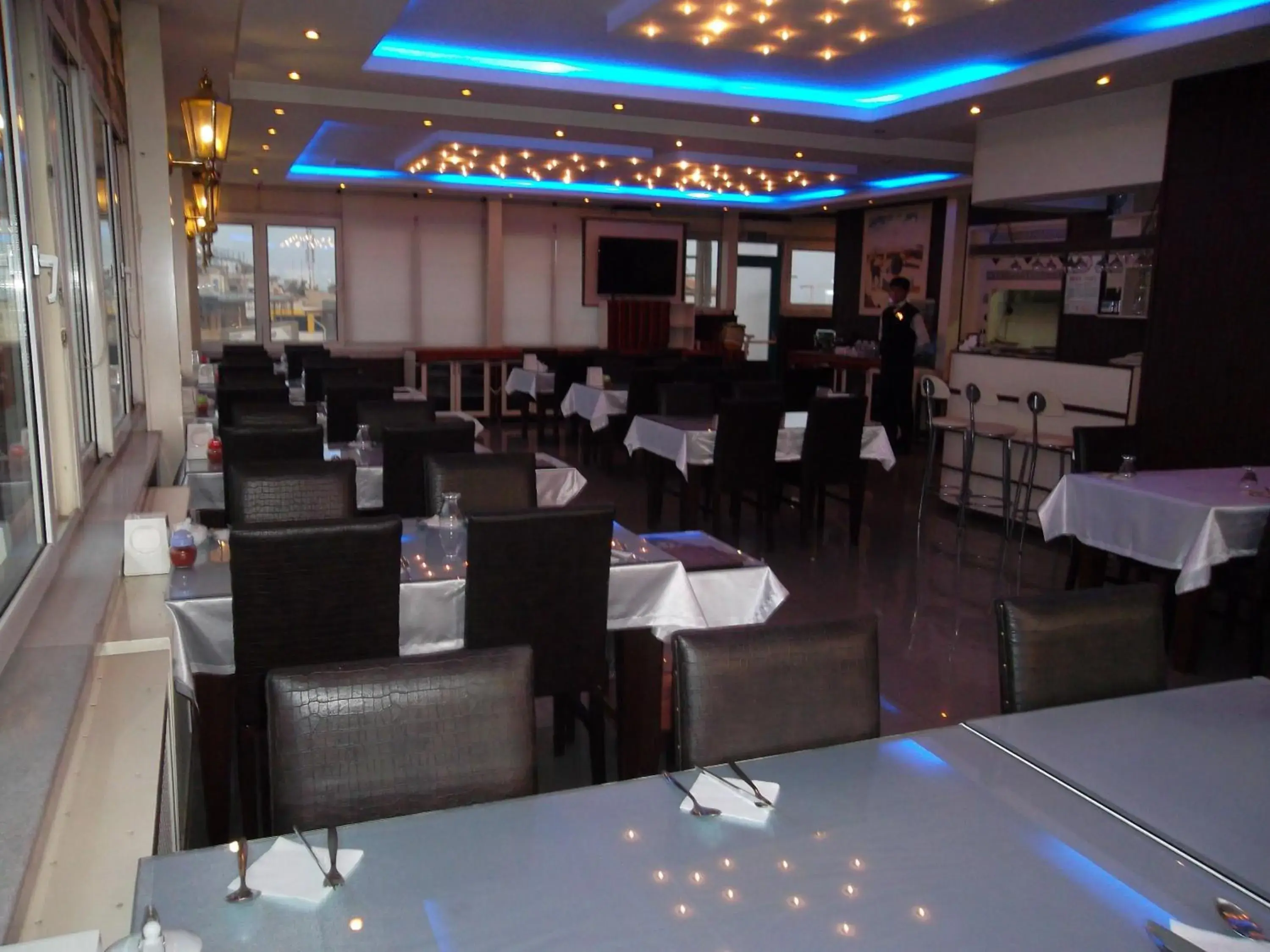 Restaurant/Places to Eat in Kucuk Velic Hotel