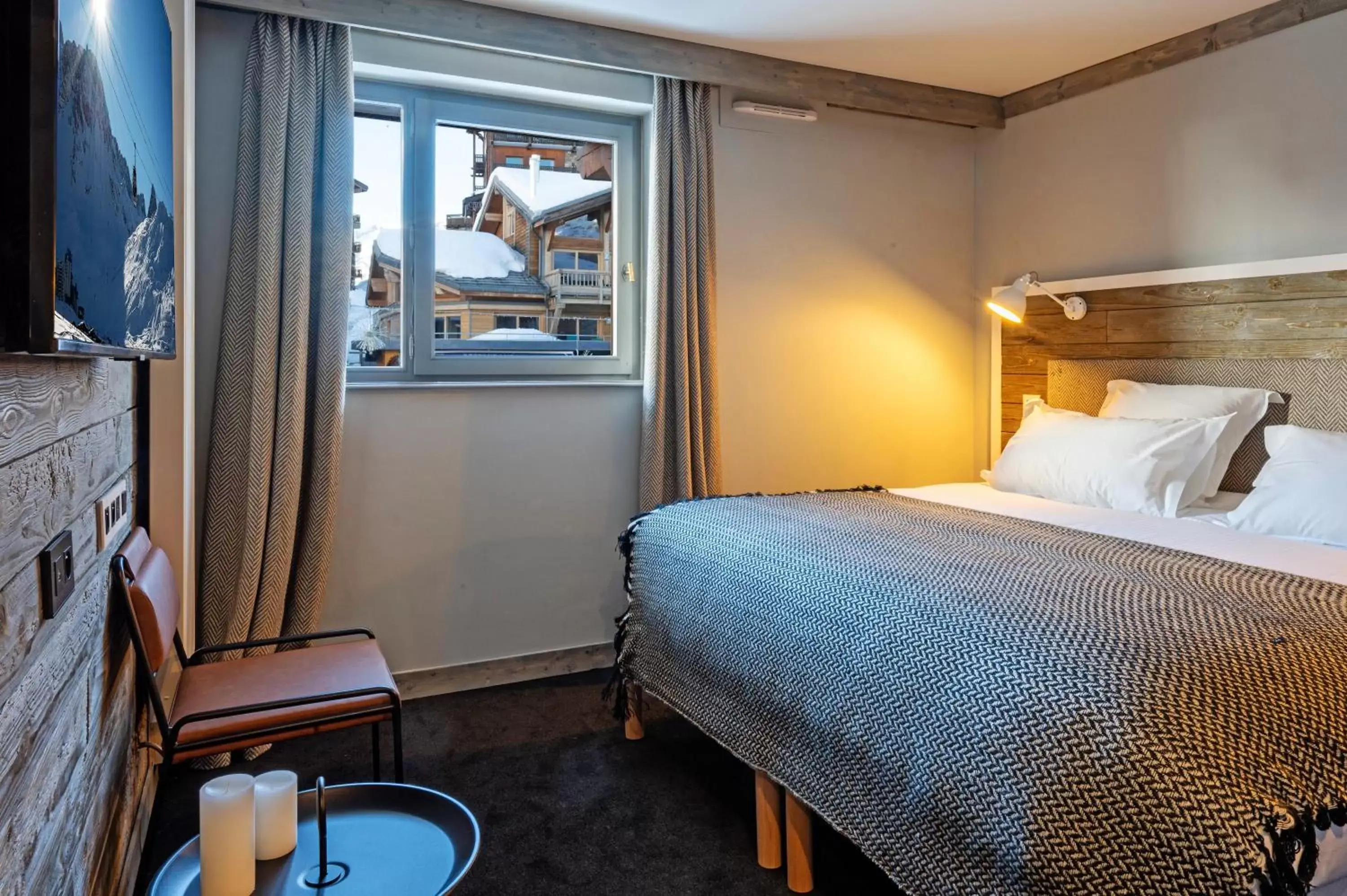 Bedroom, Bed in Hôtel Le Levanna by Les Etincelles