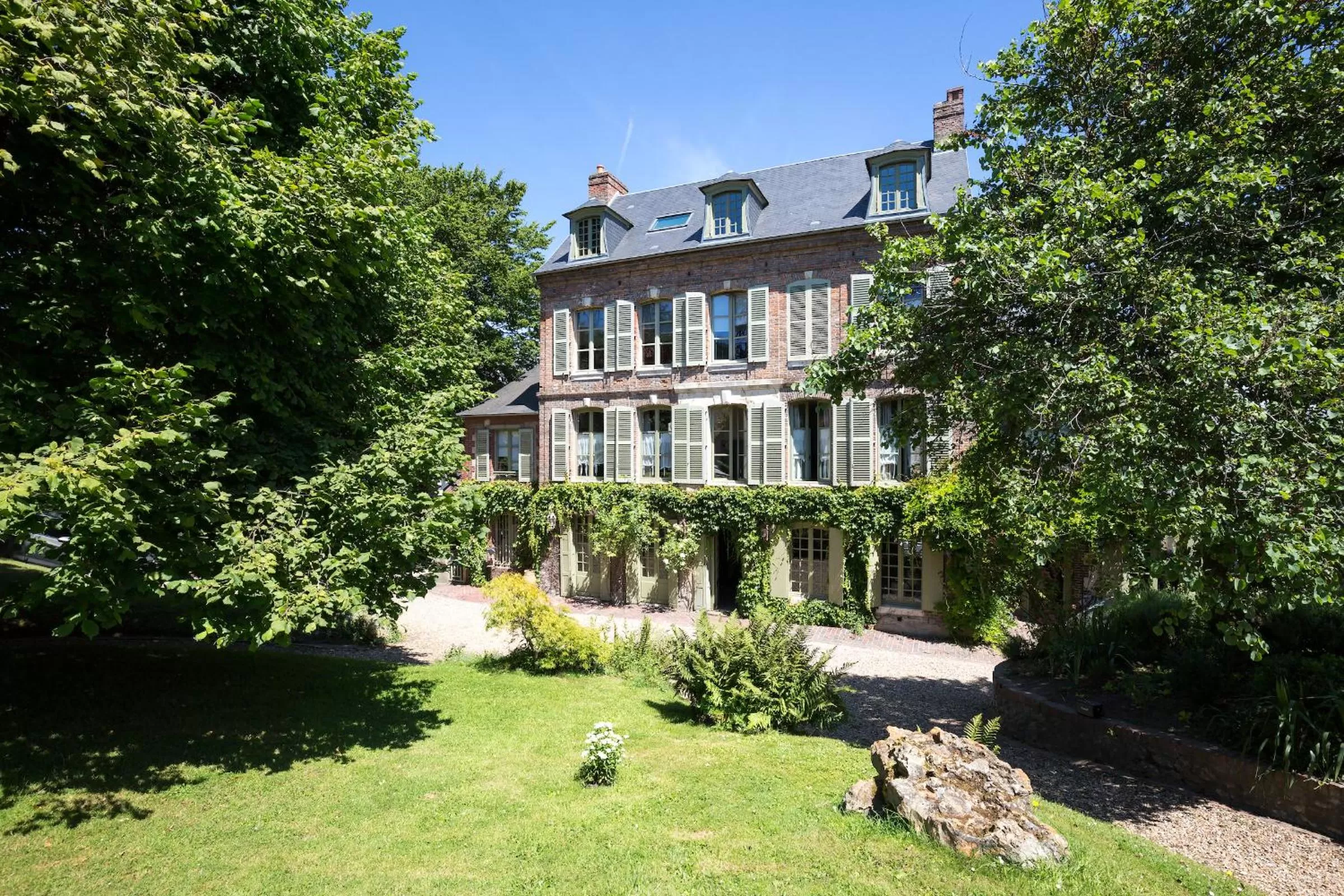 Property building in La Maison Du Parc