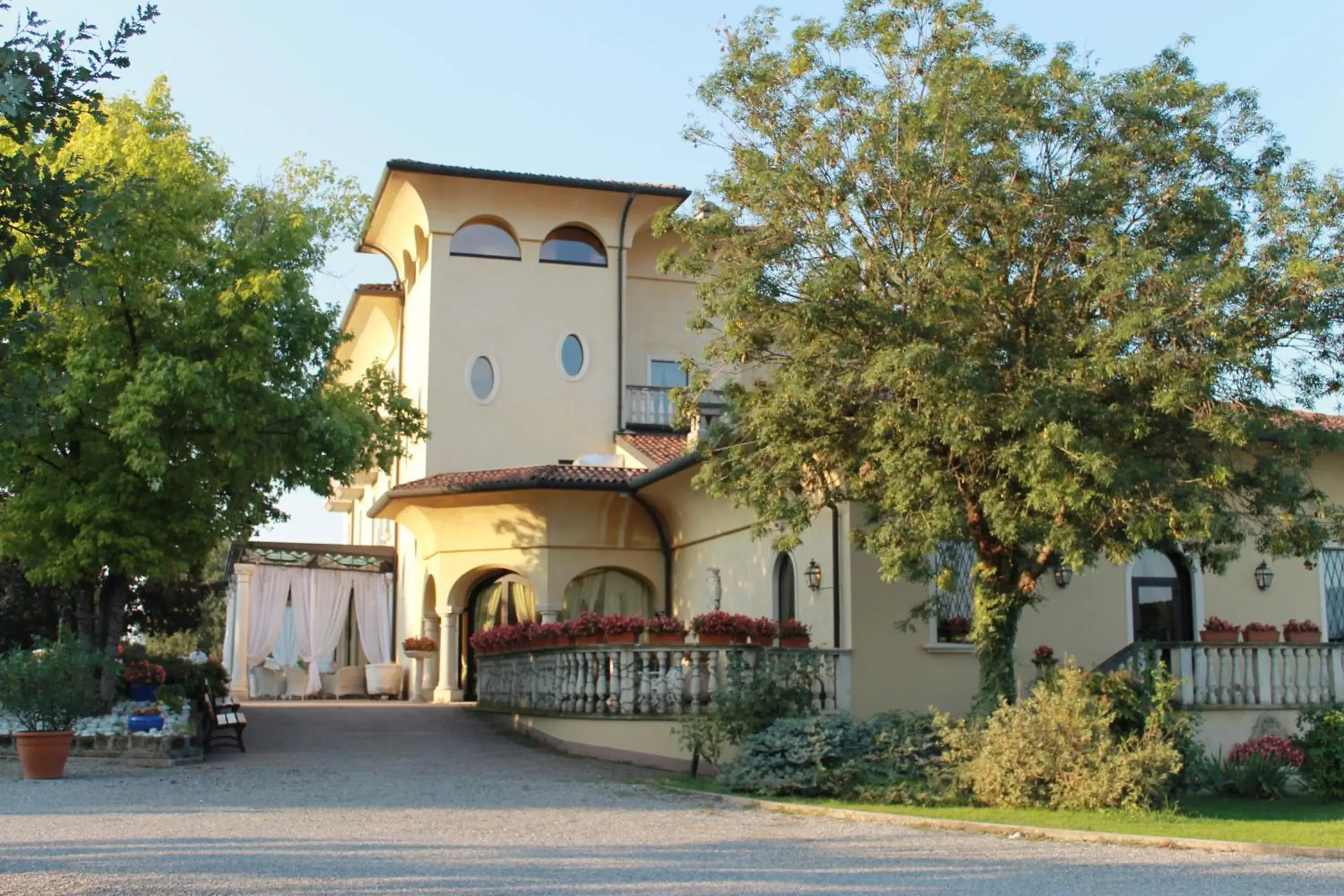 Facade/entrance, Property Building in Villa Belvedere 1849