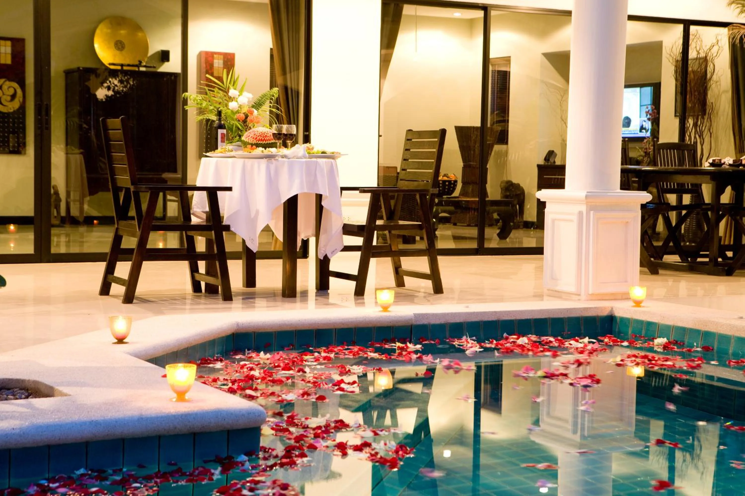 Swimming pool in Palm Grove Resort, Pattaya