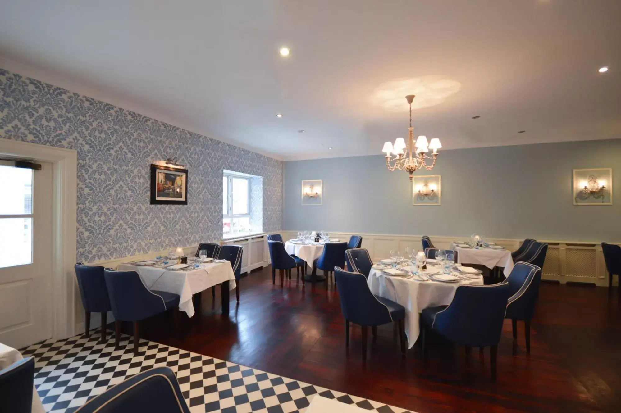 Restaurant/Places to Eat in Clybaun Hotel