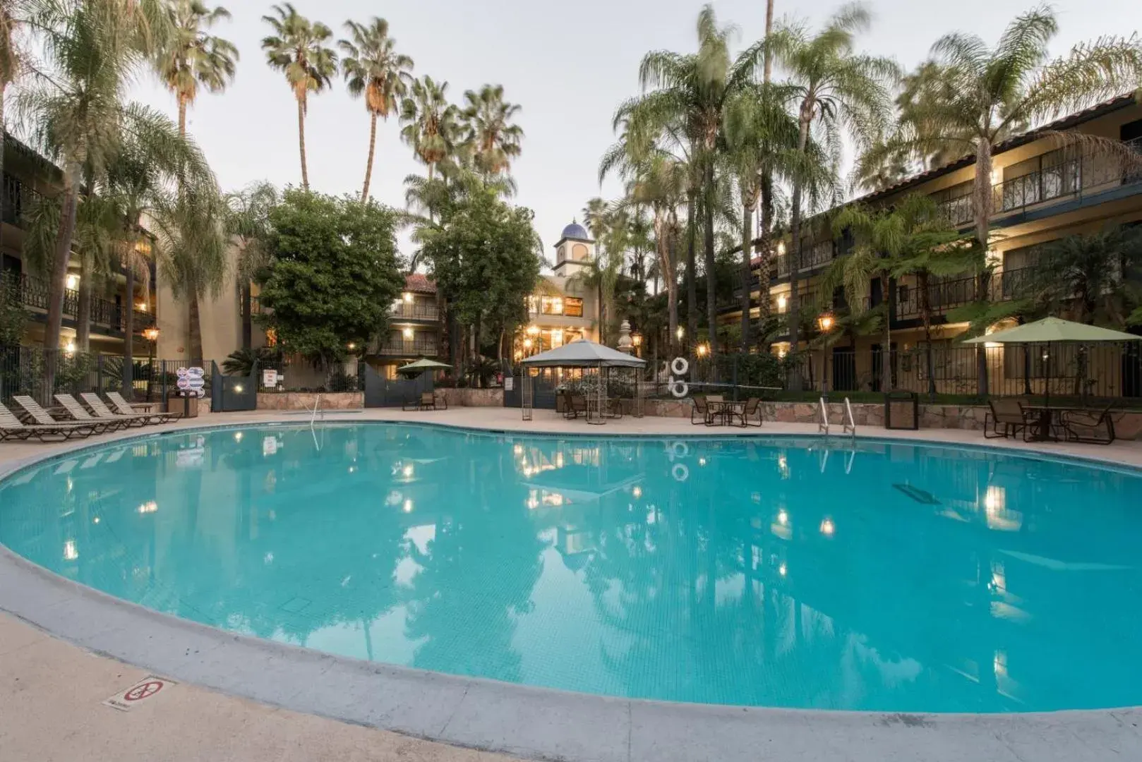 Swimming Pool in Vanllee Hotel