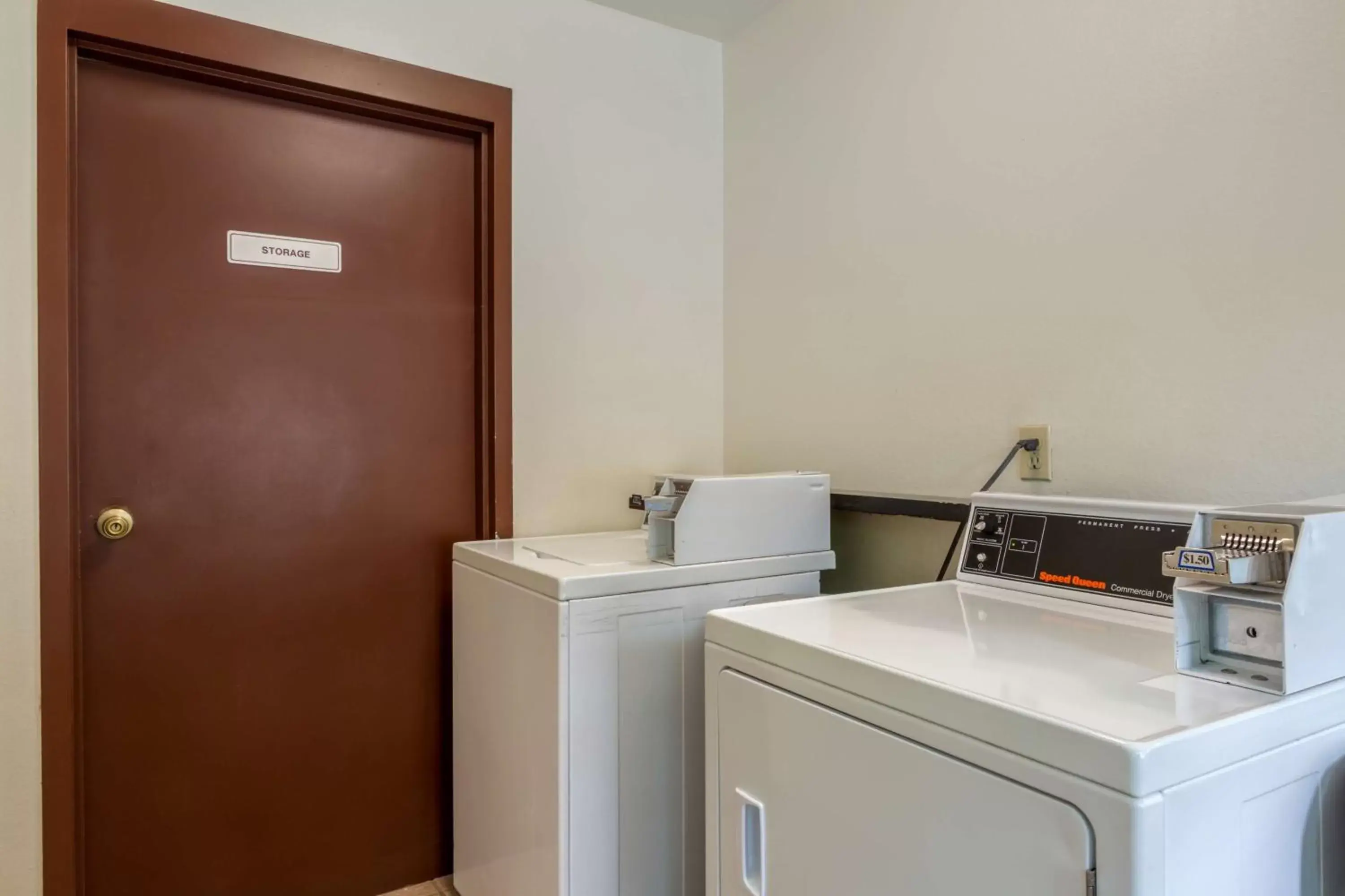 laundry, Kitchen/Kitchenette in Best Western Pecos Inn