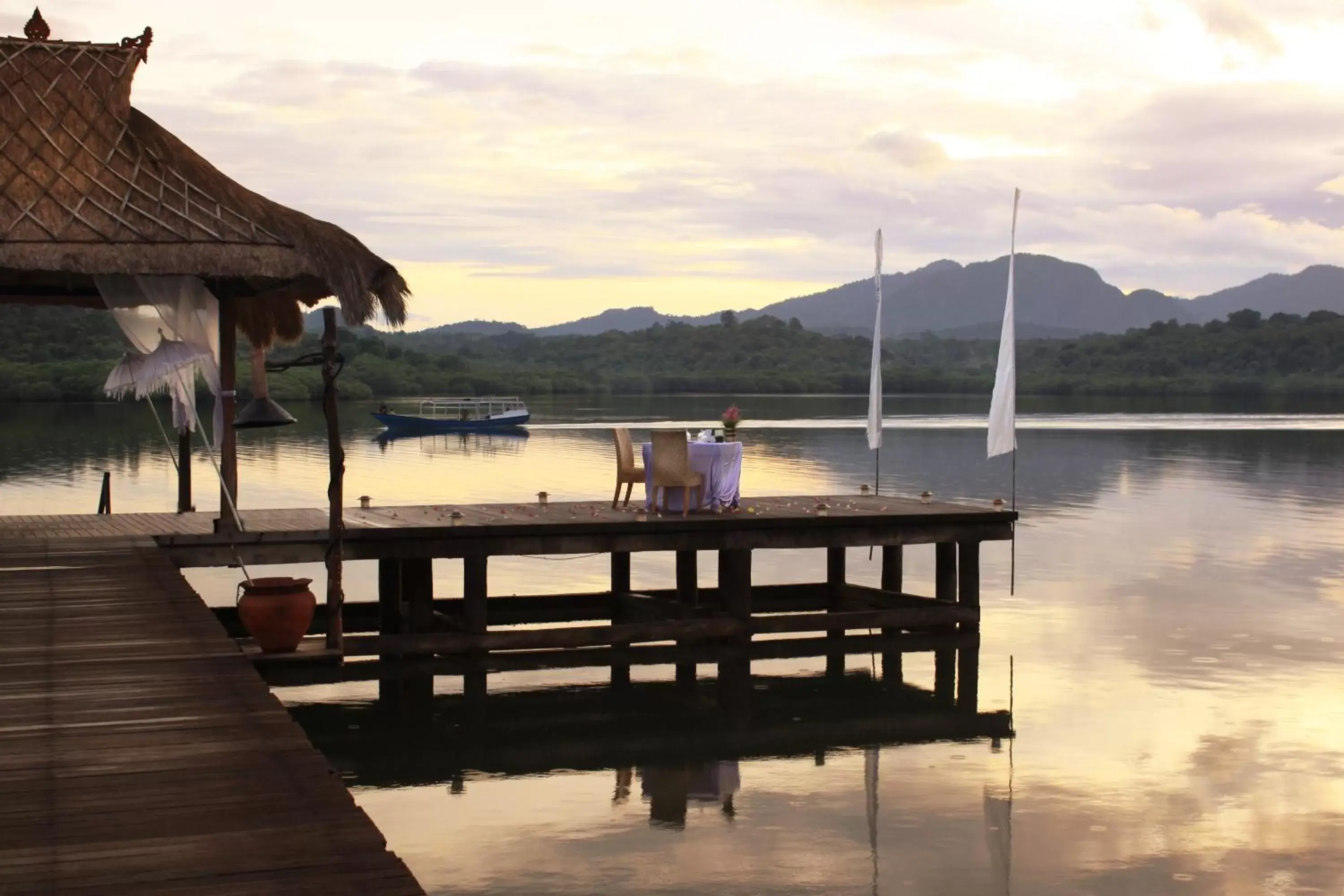 Restaurant/places to eat in Naya Gawana Resort & Spa Restaurant/places to eat in Naya Gawana Resort & Spa