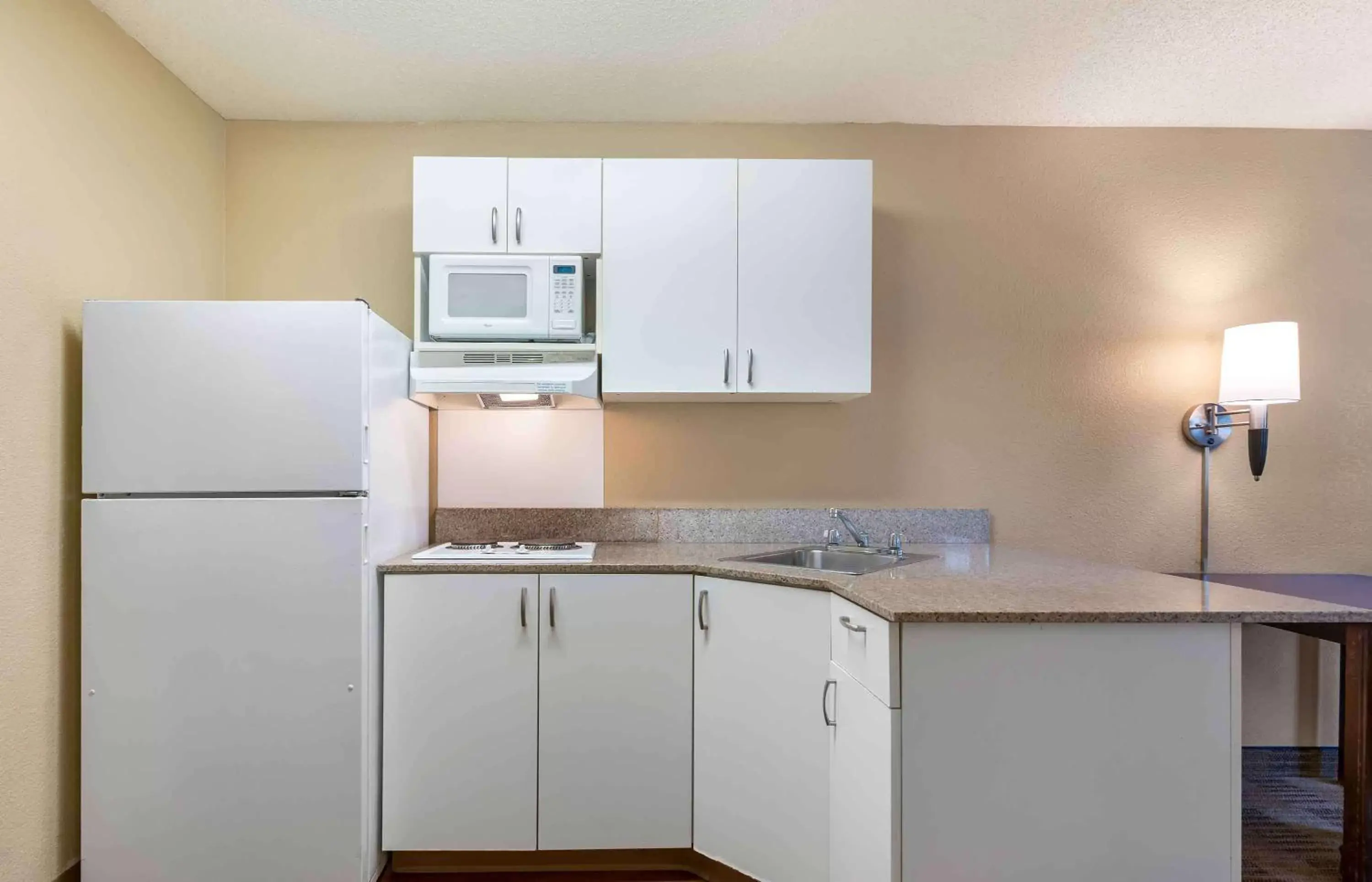 Bedroom, Kitchen/Kitchenette in Extended Stay America Suites - San Jose - Edenvale - North