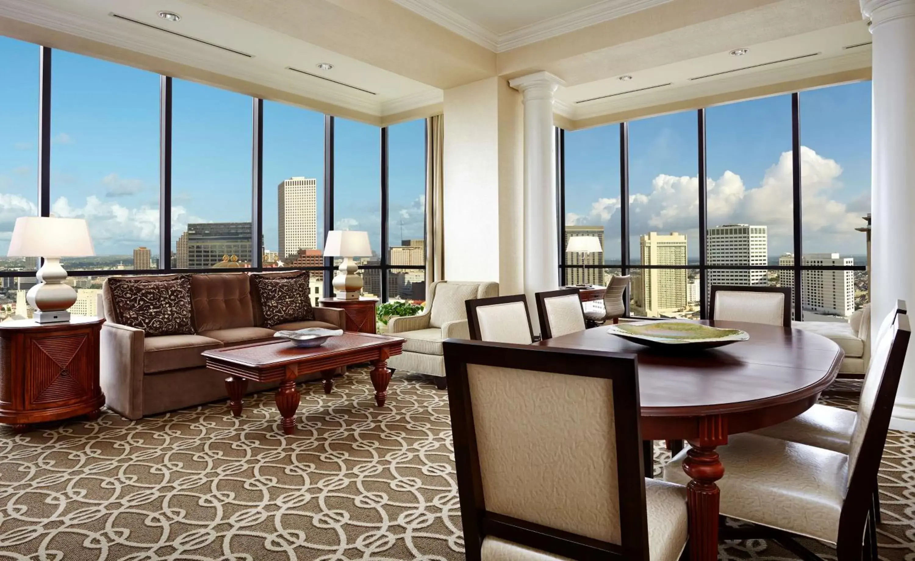 Living room in Hilton New Orleans Riverside