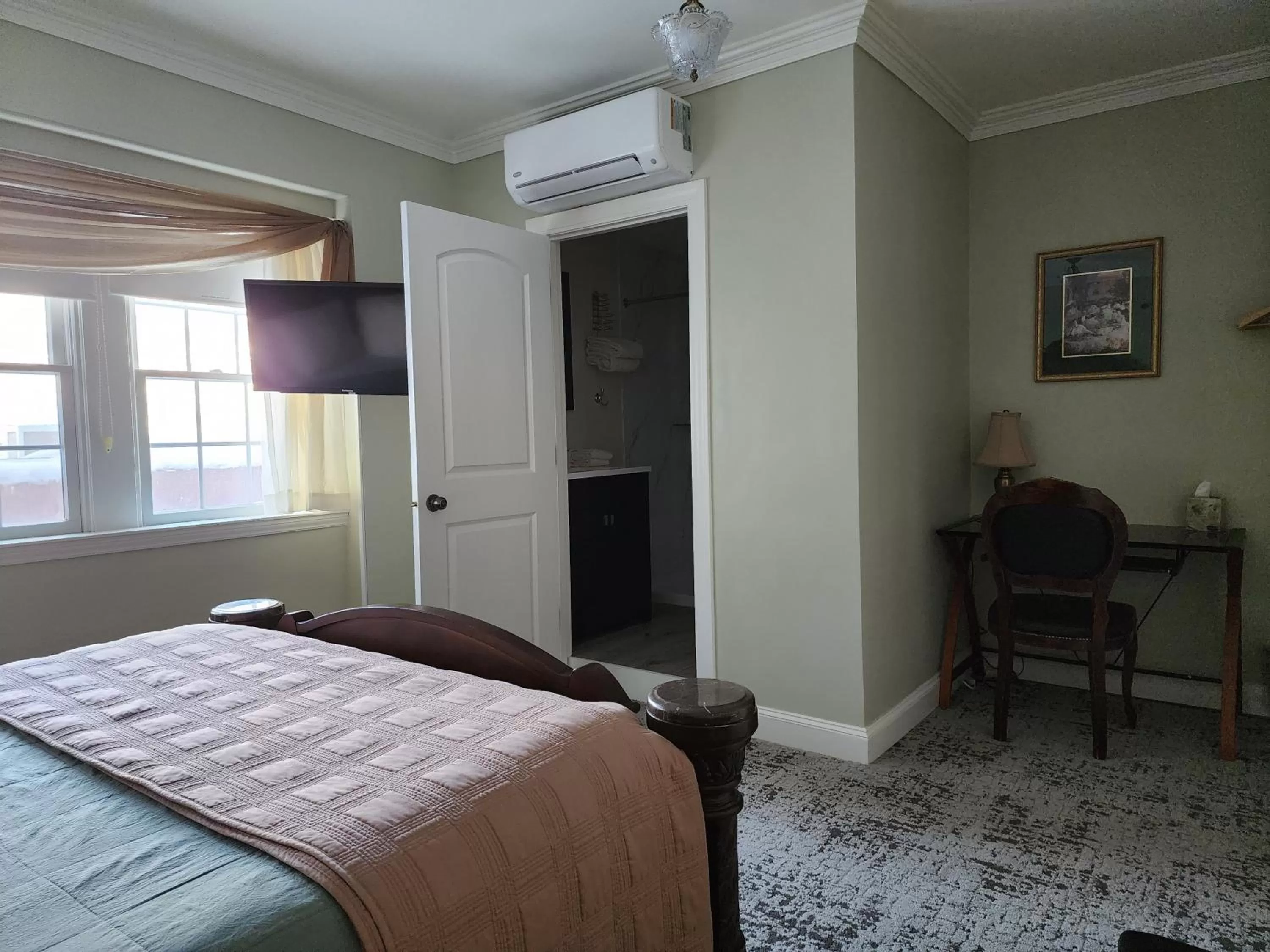 View (from property/room), Bed in Lowell Inn