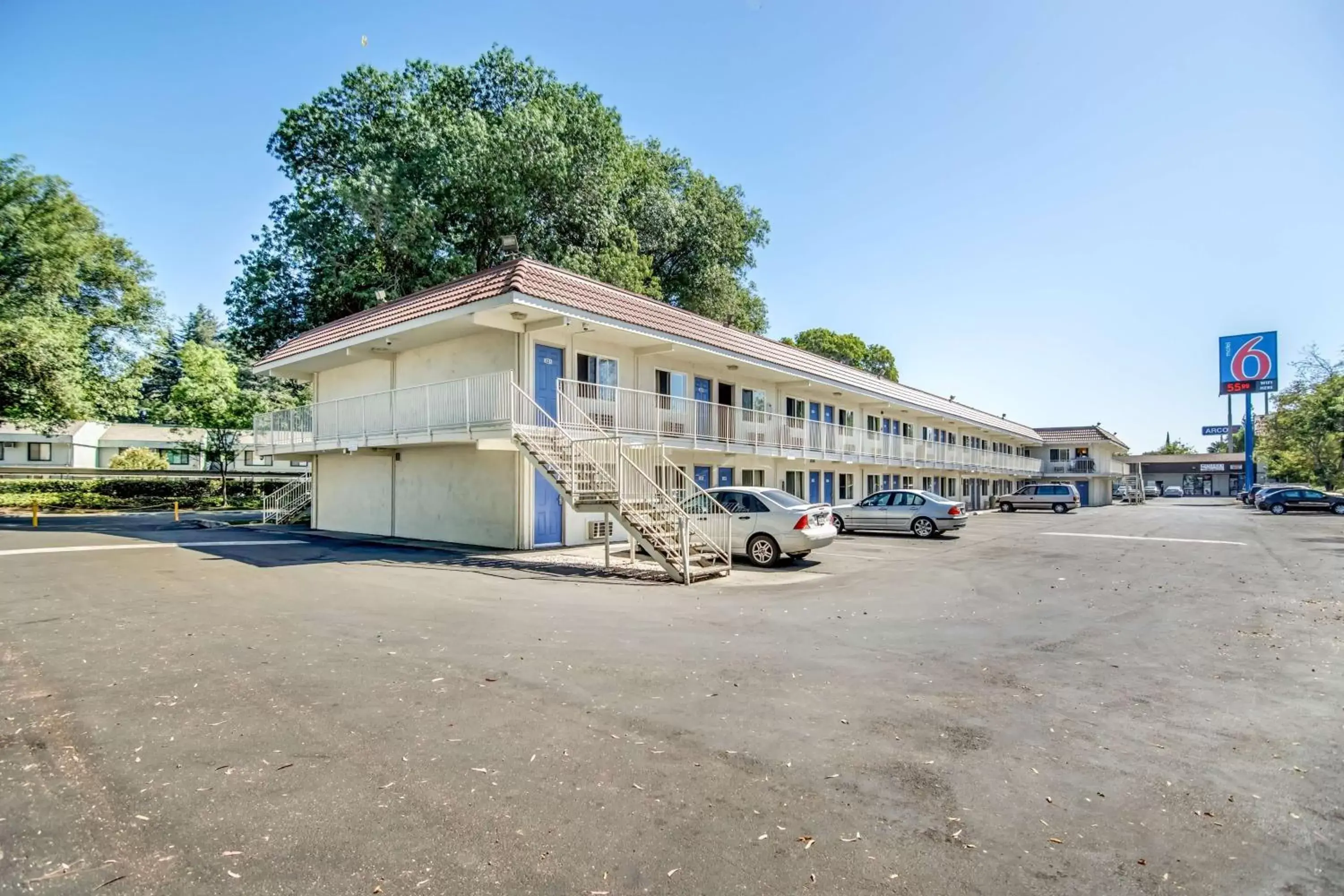 Property Building in Motel 6-Stockton, CA - North