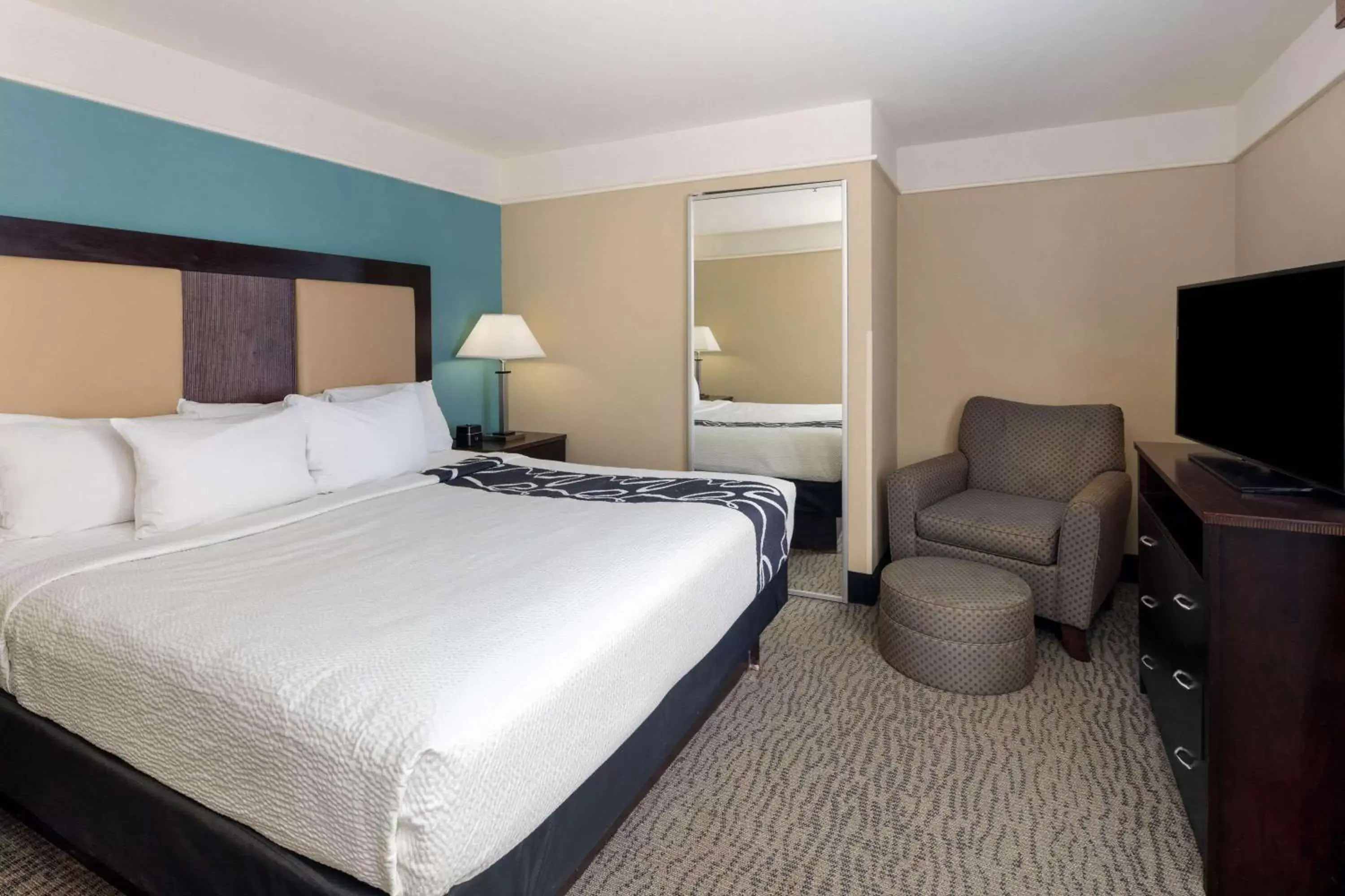 Bed in La Quinta by Wyndham Savannah Airport - Pooler