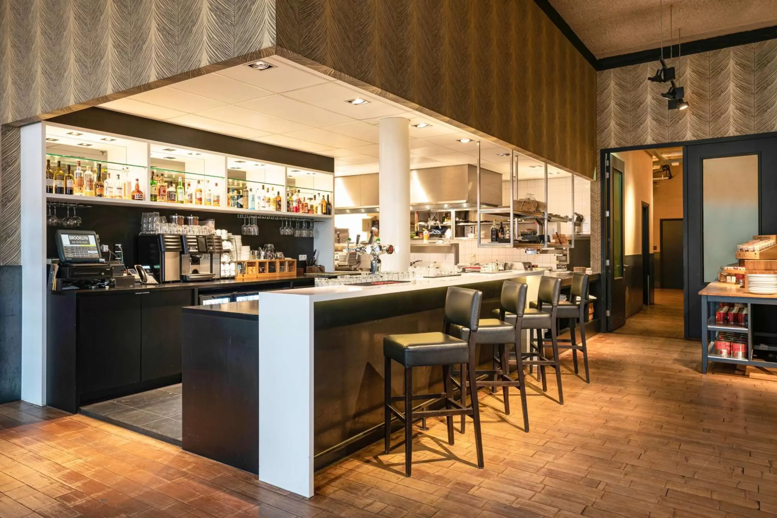 Lounge or bar, Restaurant/Places to Eat in DoubleTree By Hilton Hotel Amsterdam - Ndsm Wharf