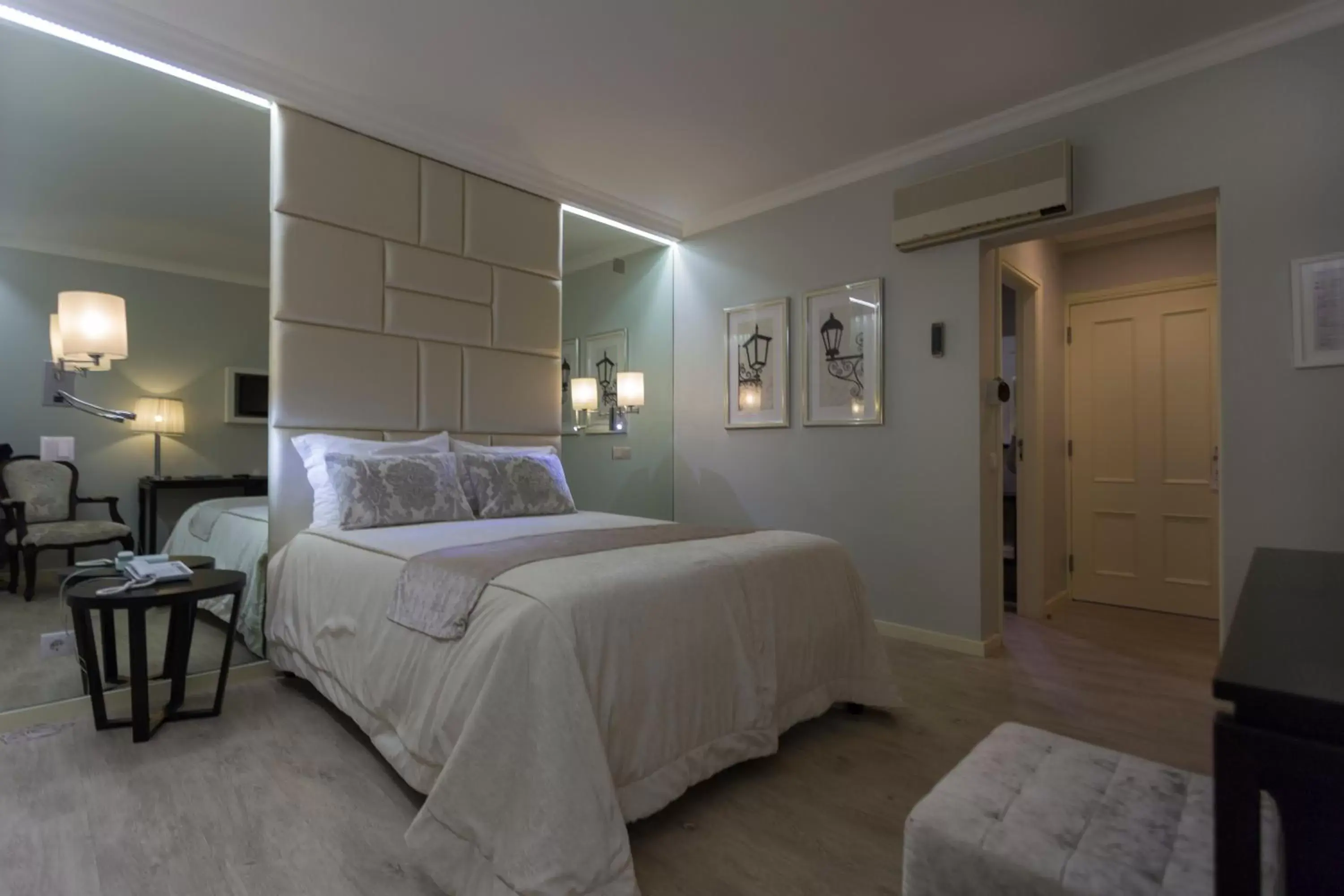 Bed in Josefa D`Obidos Hotel