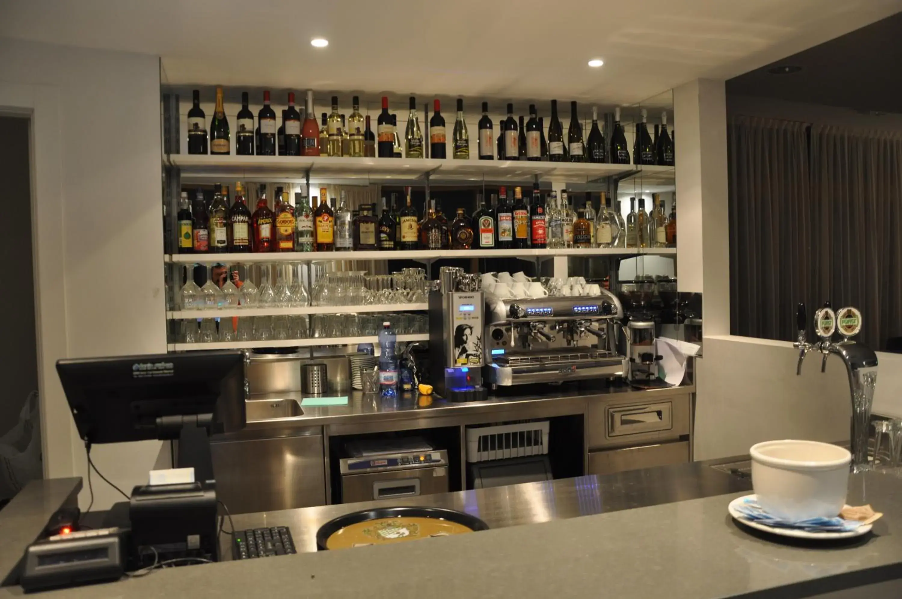 Drinks, Lounge/Bar in Tullio Hotel