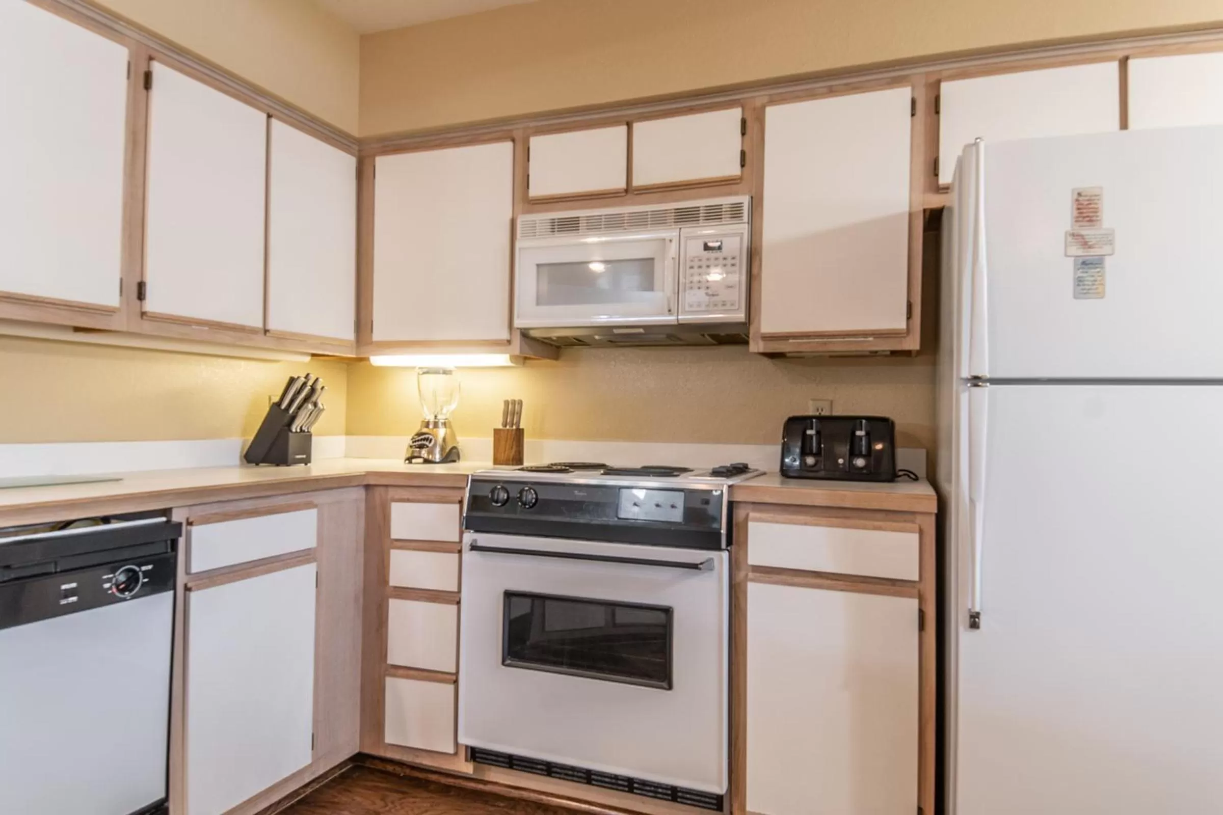 Kitchen or kitchenette in Pointe Royale Golf Resort