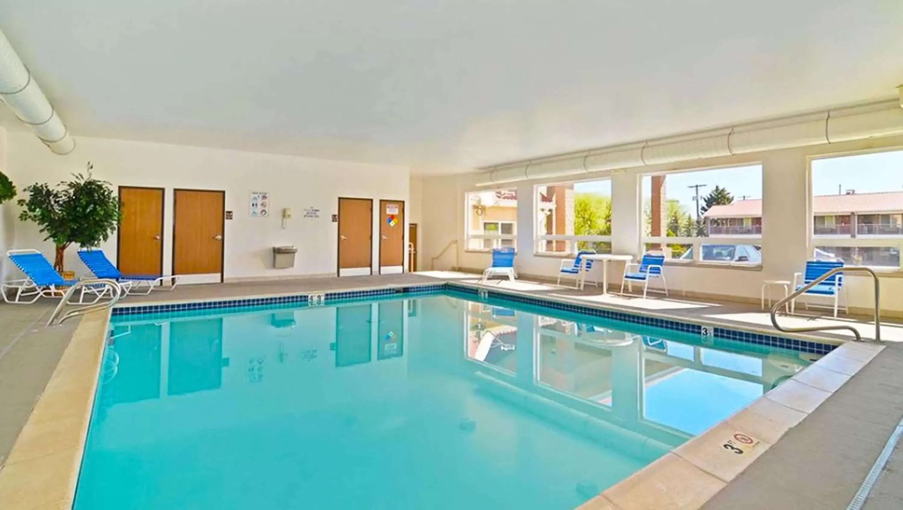 Swimming Pool in Magnuson Hotel Manitou Springs