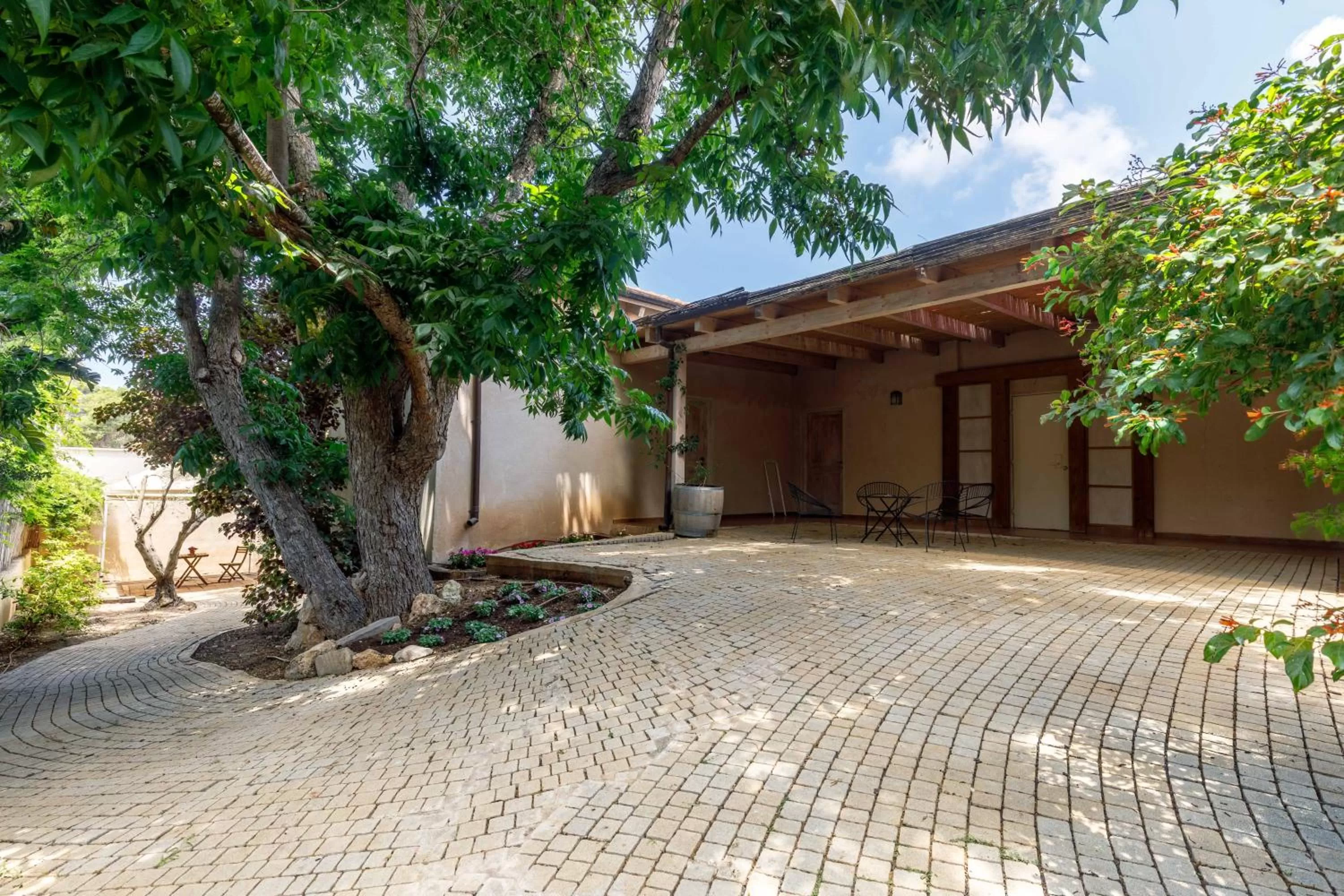 Property building in Smadar Inn