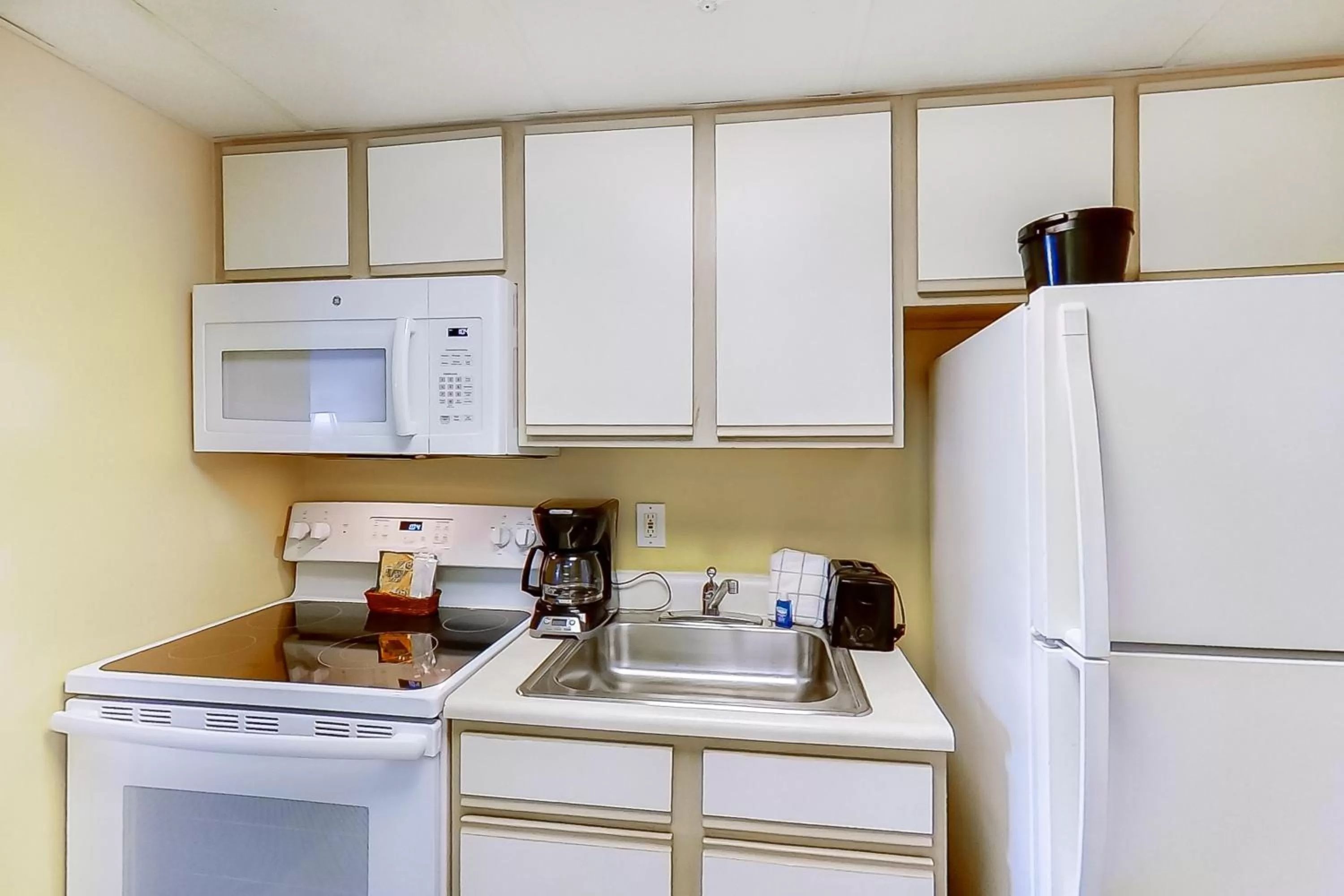 Kitchen/Kitchenette in Camelot by the Sea