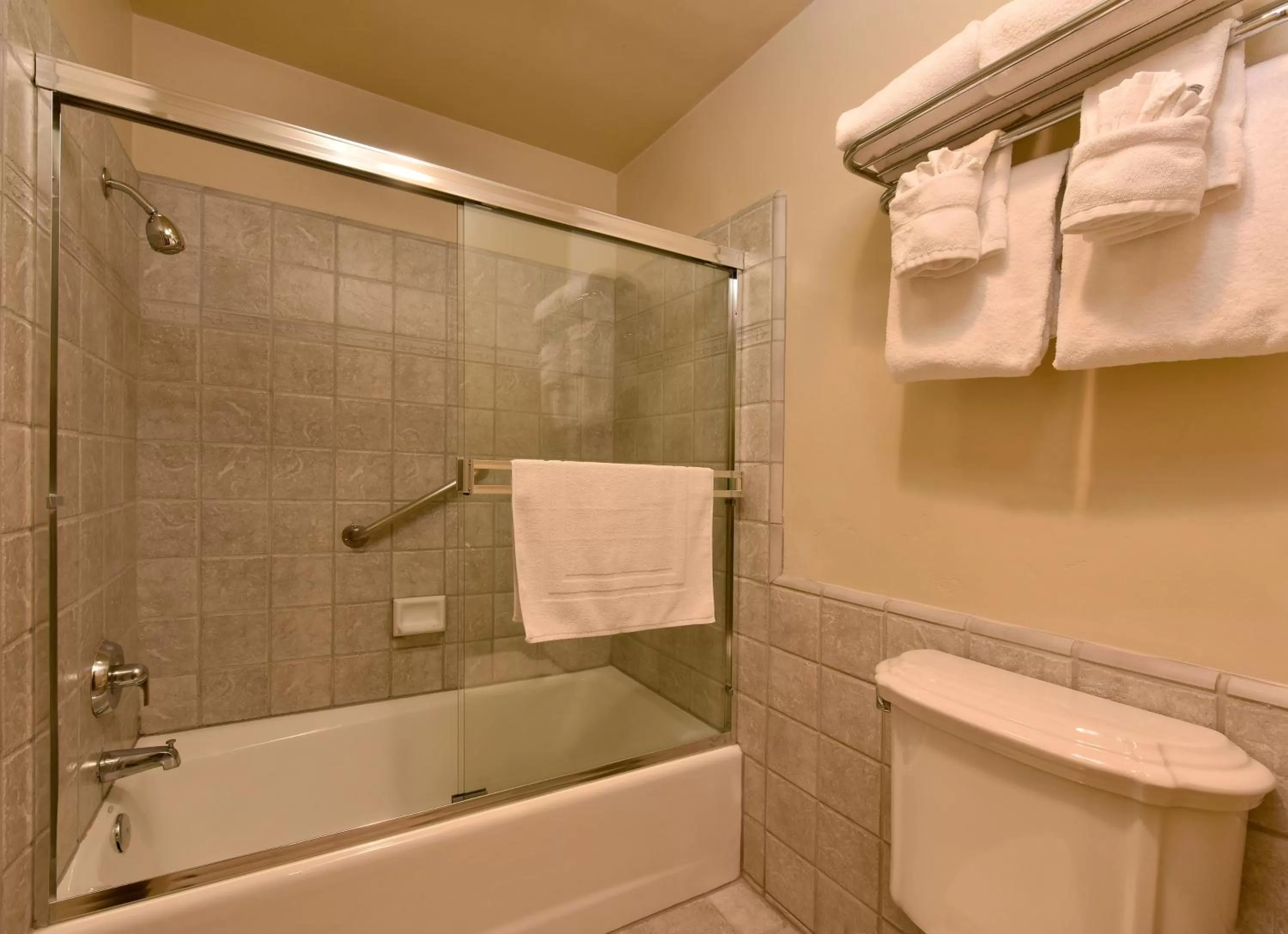 Bathroom in Horizon Inn & Ocean View Lodge